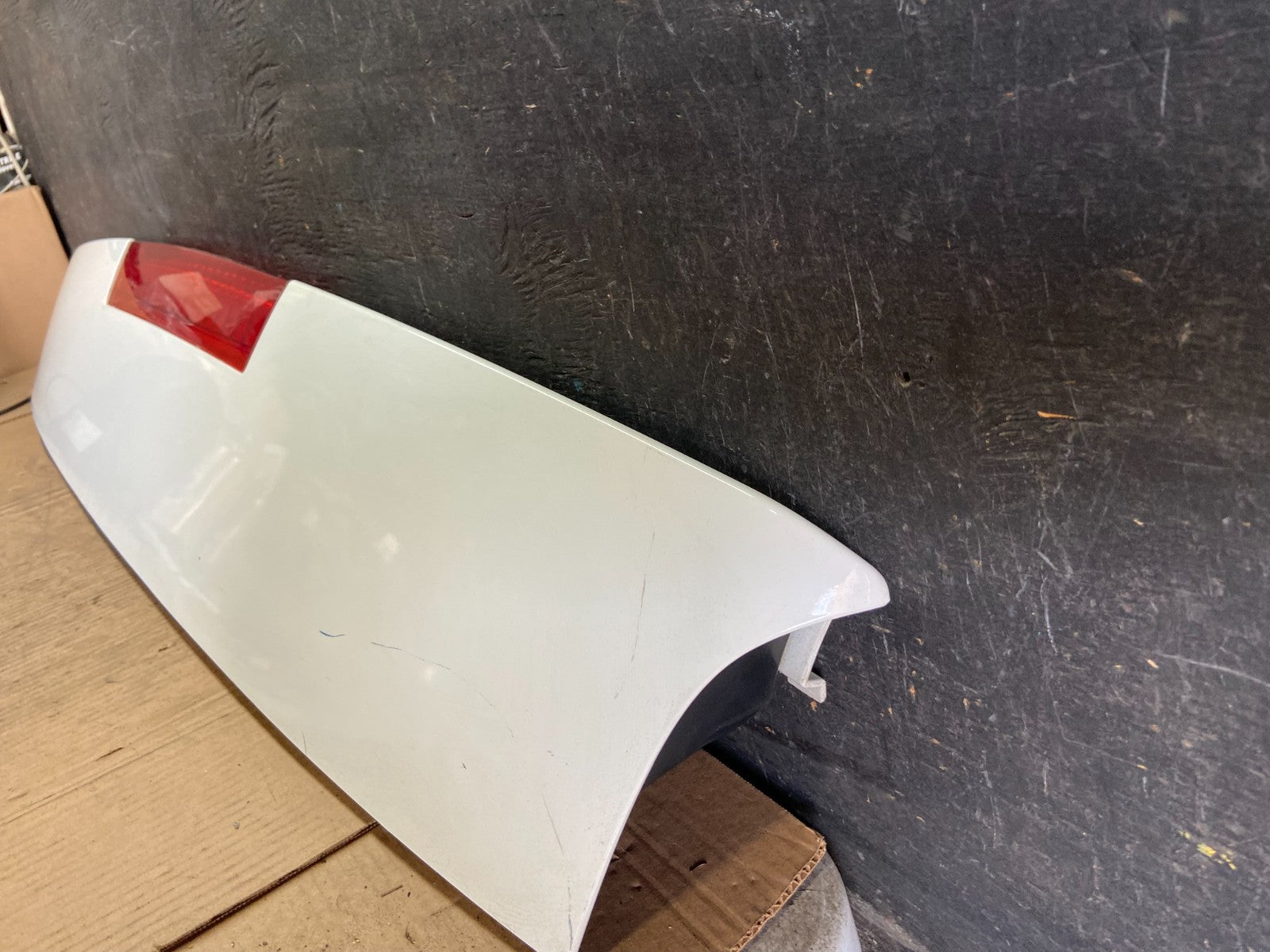 2007 to 2014 Chevrolet Tahoe Hybrid Spoiler Wing 3rd Brake Light  p8497 DG1