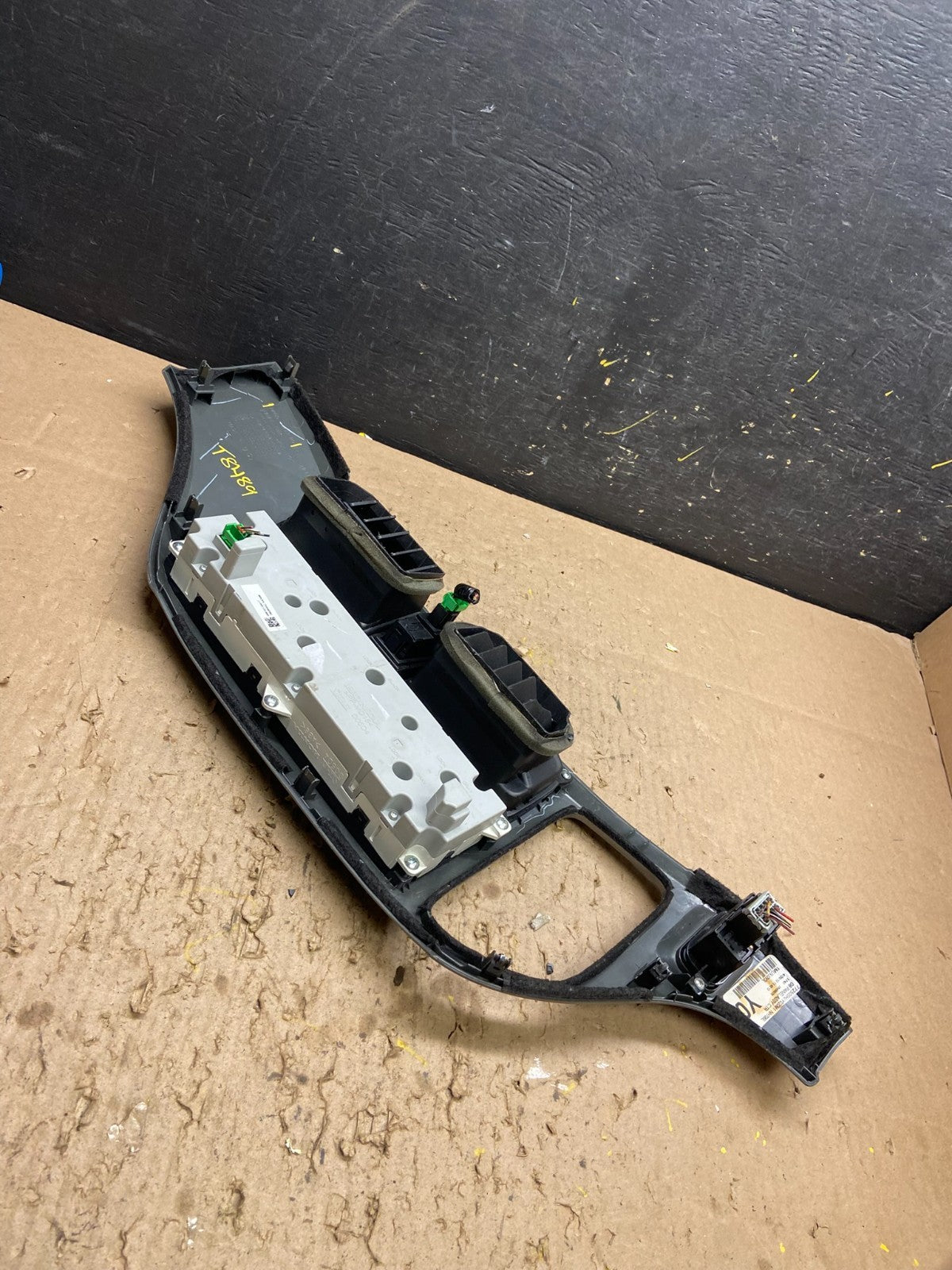 2005 to 2010 Honda Odyssey Radio Climate Control Dash Trim Bezel T8489 DG4