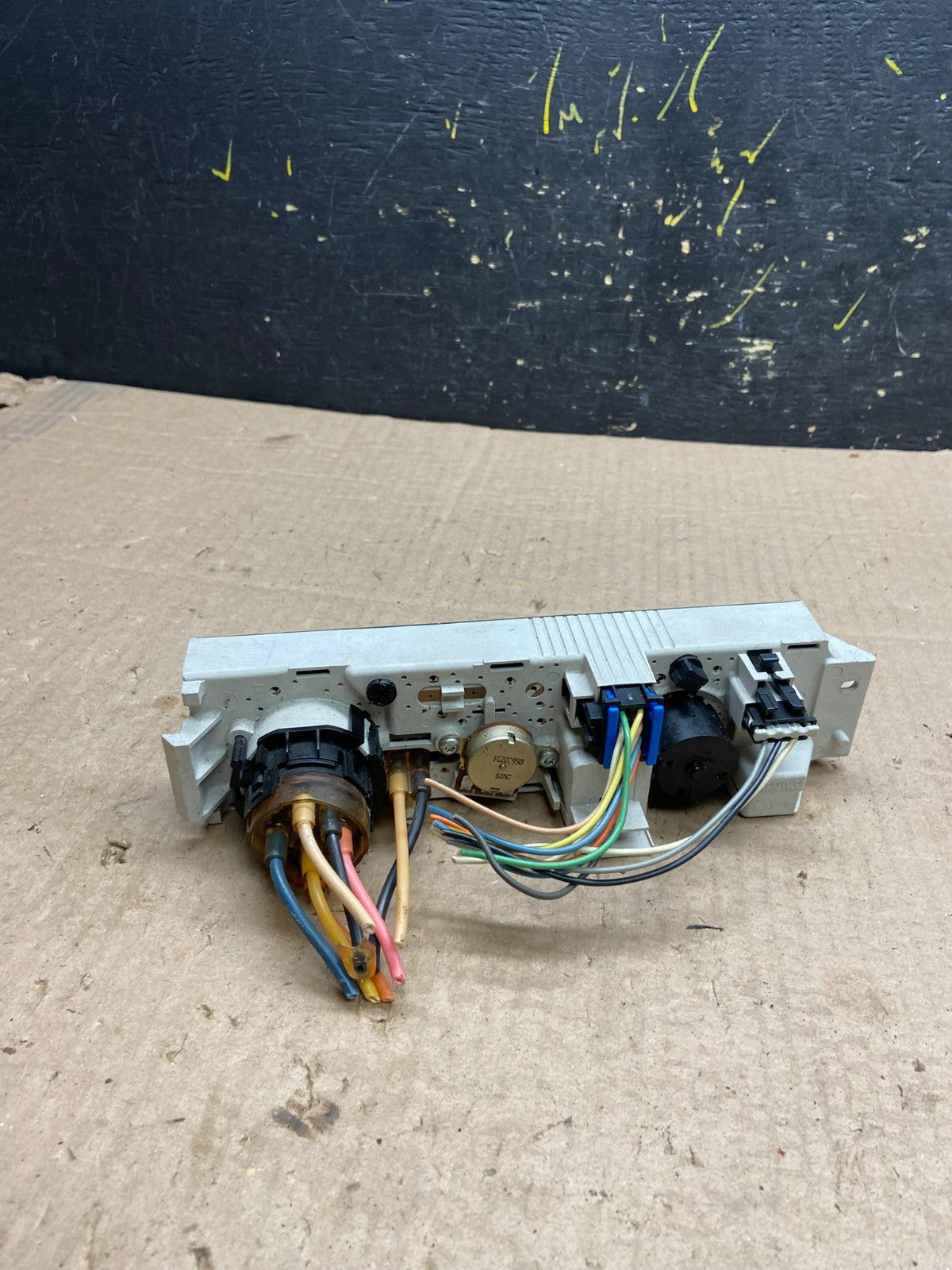 2001 - 2007 GMC Chevrolet Express 1500 Climate Control A/C 15130959 Z0231 DG3