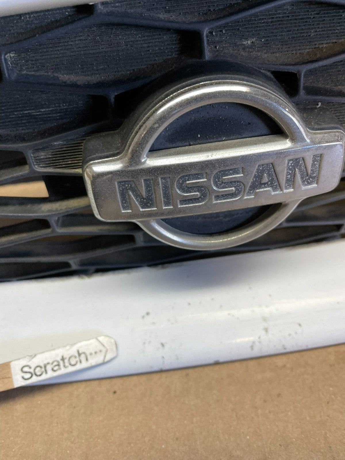 1998 to 1999 Nissan Sentra Front Grille Grill 623108B725 AB78673