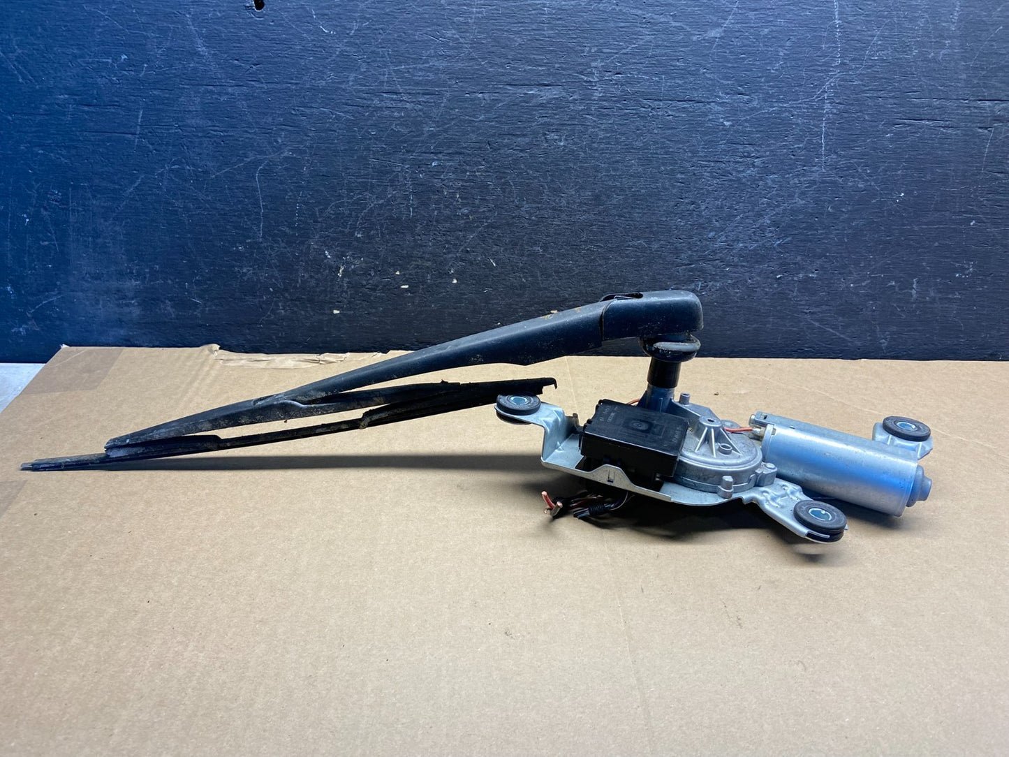 2011 to 2017 BMW X3 Rear Windshield Wiper Motor AF9020 DG1