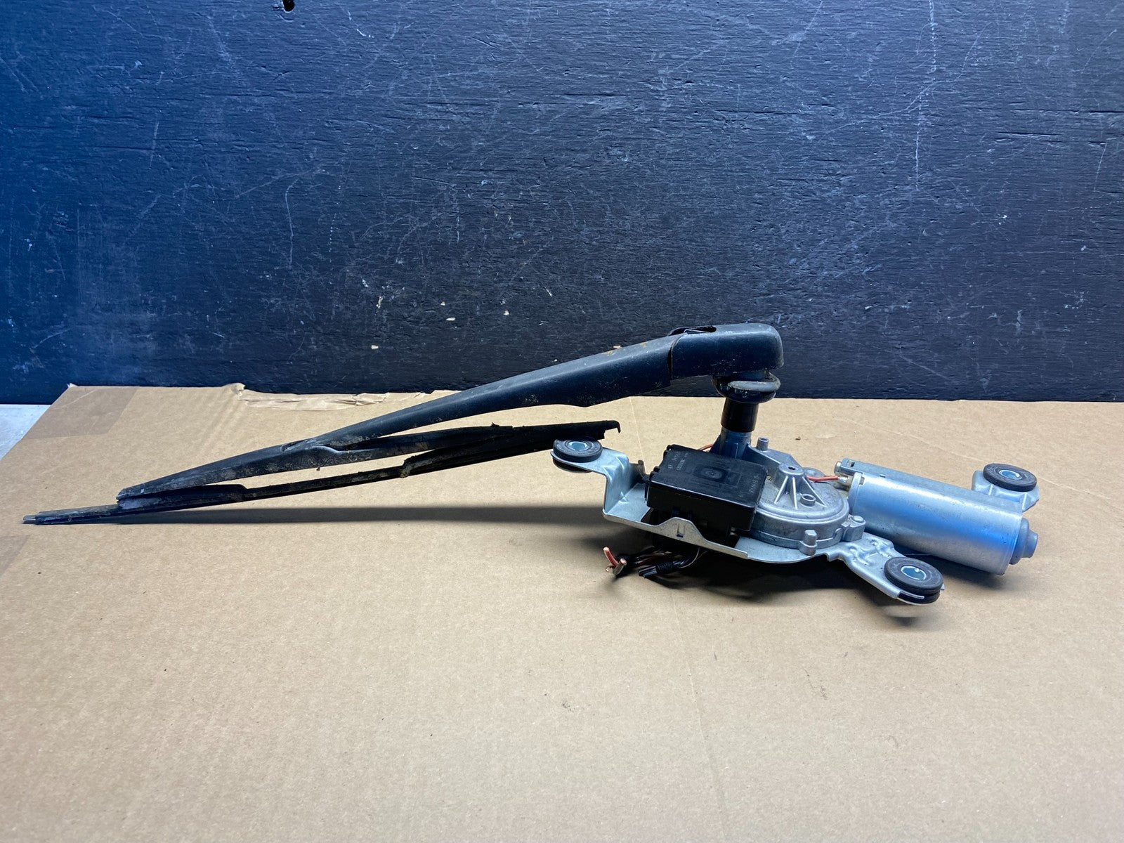 2011 to 2017 BMW X3 Rear Windshield Wiper Motor AF9020 DG1