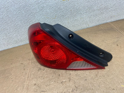 2002 to 2003 Kia Spectra Sedan Left Driver LH Side Tail Light Y6731 DW1