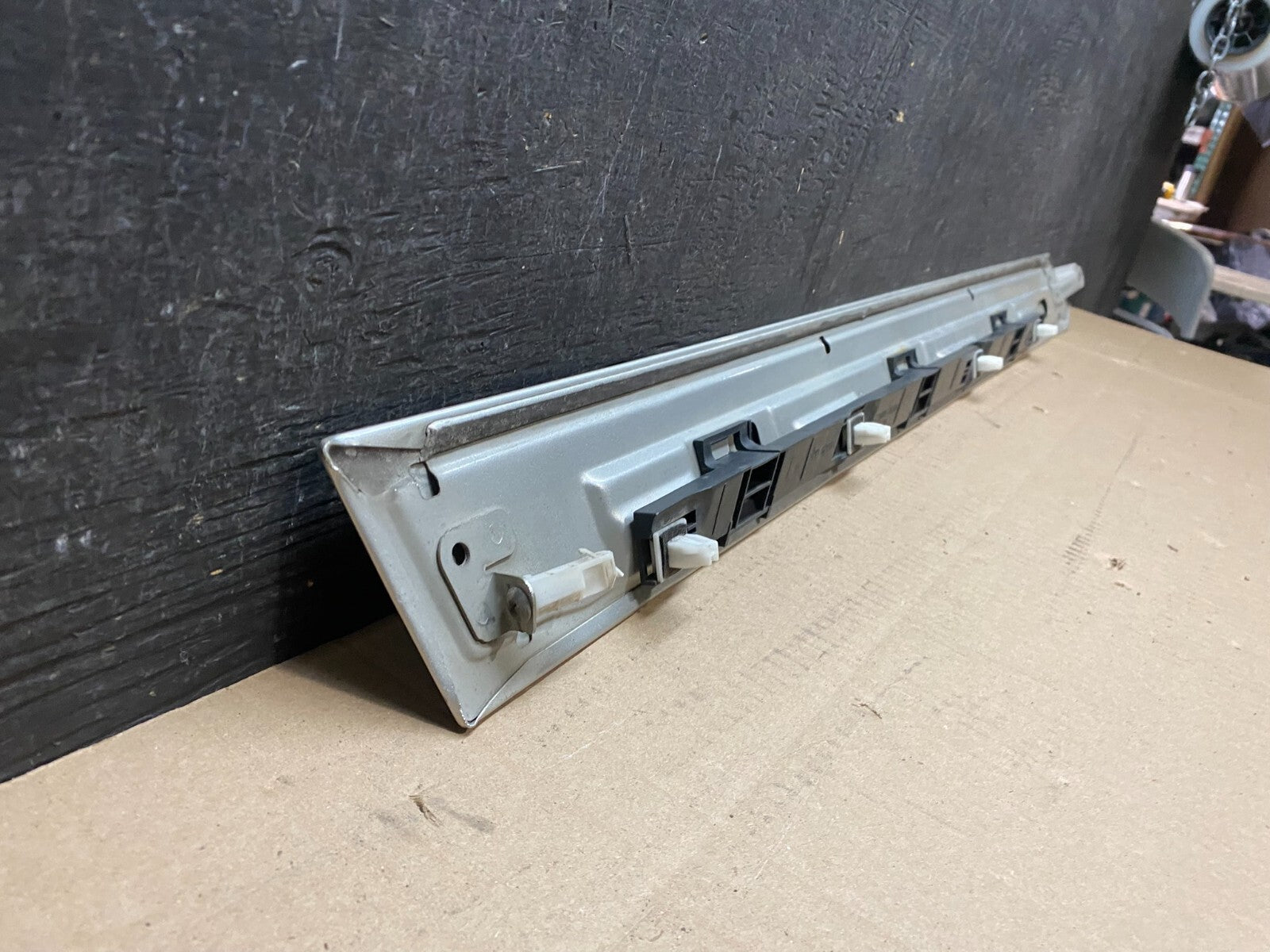 2005 to 2010 Odyssey Honda Driver Side Rear Door Rail Cover I73807