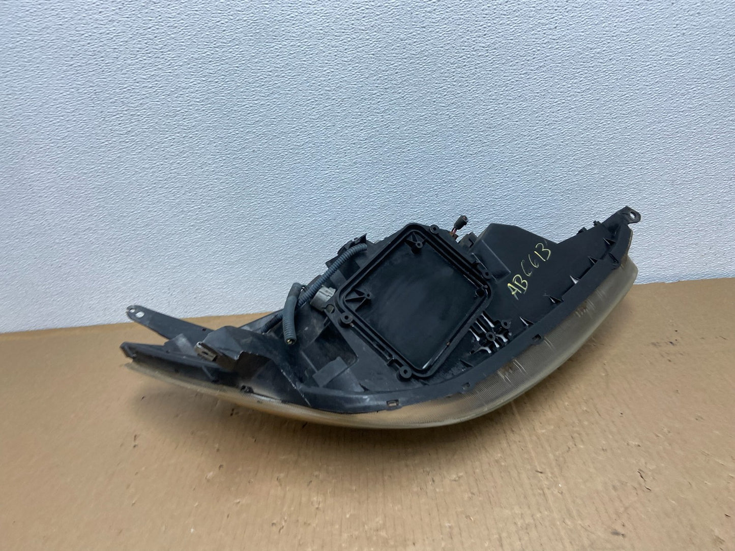 2004-2005 Toyota Sienna Left Driver LH Side Halogen Headlight AB6613 DW9