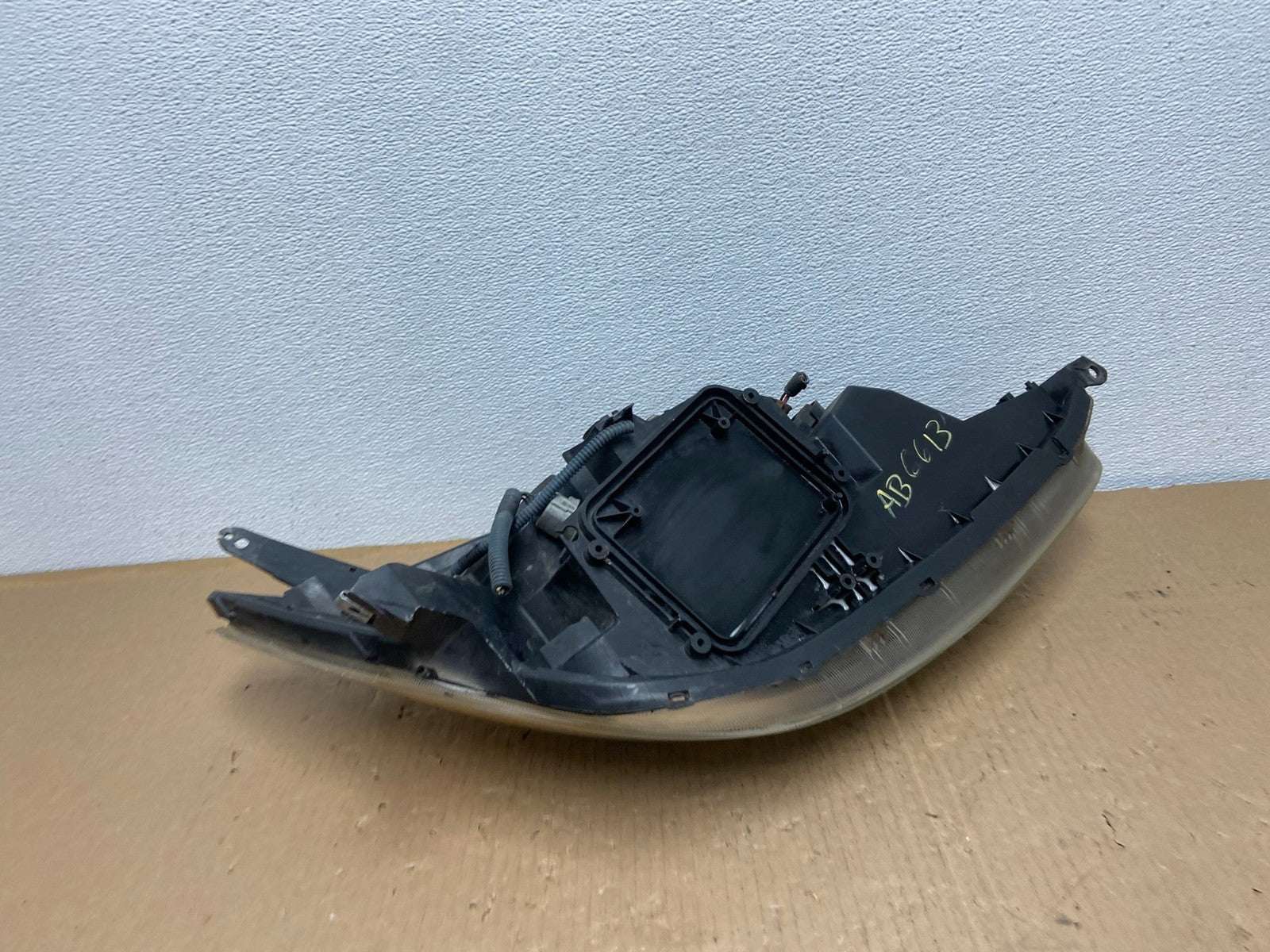 2004-2005 Toyota Sienna Left Driver LH Side Halogen Headlight AB6613 DW9