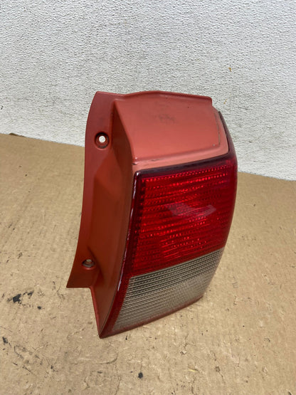 2004-2005 Mitsubishi Endeavor Right Passenger Rh Tail Light AF9828 LK2
