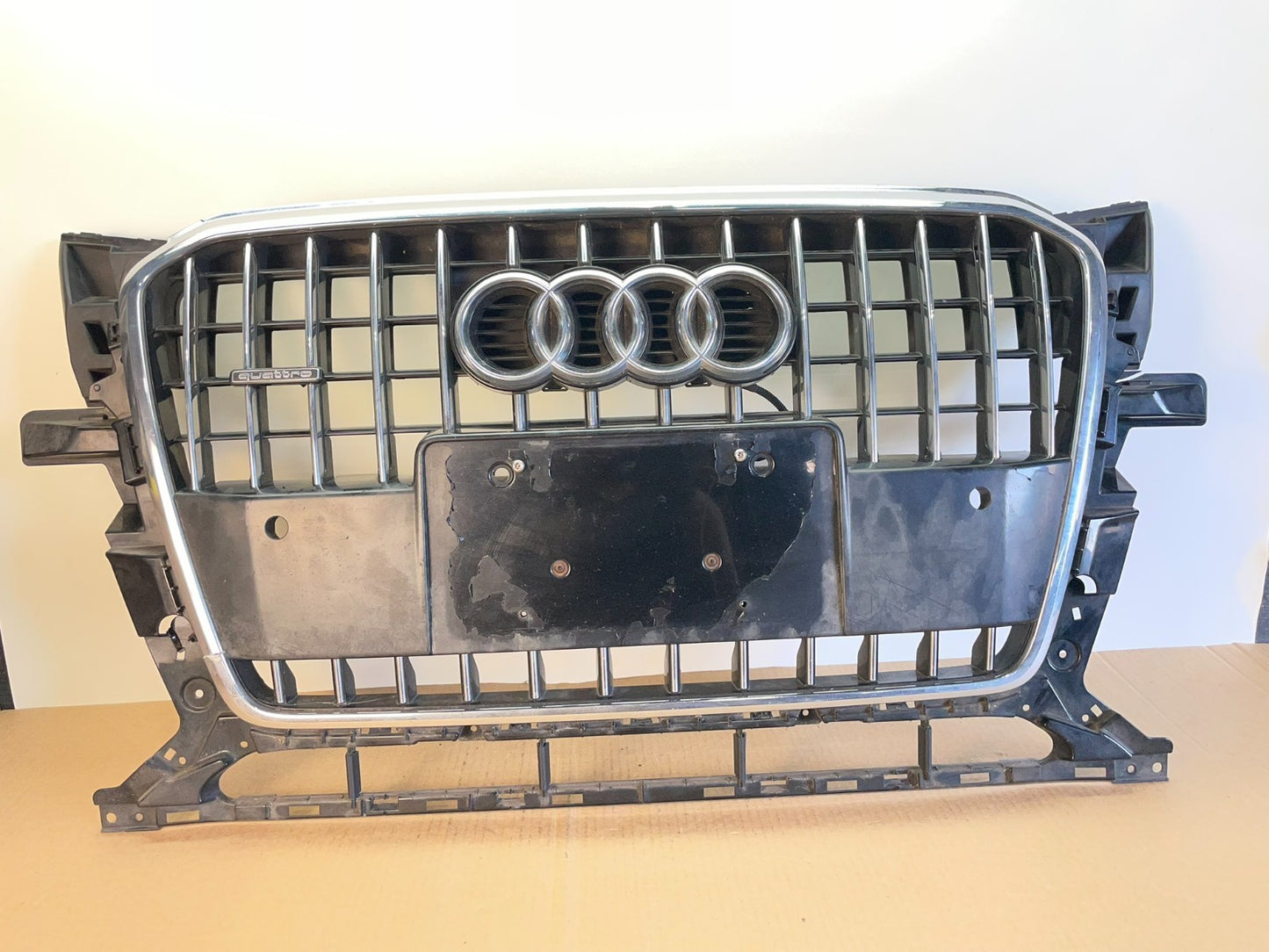 2013 to 2017 Audi Q5 Front Center Grille Grill 8R0853651R AF54520
