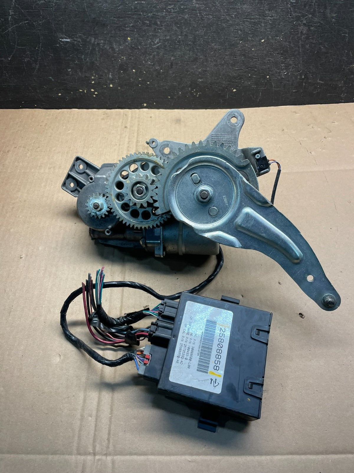 2007 2008 GMC Acadia Enclave Escalade Suburban Liftgate Door Module Motor T72006