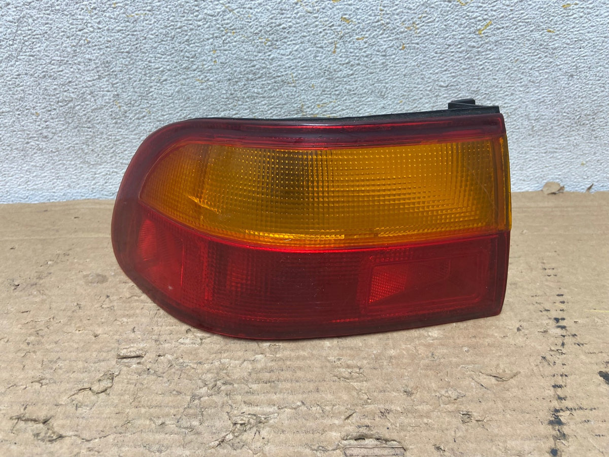1992 to 1995 Honda Civic Left Driver LH Side Tail Light AH9291 LK0