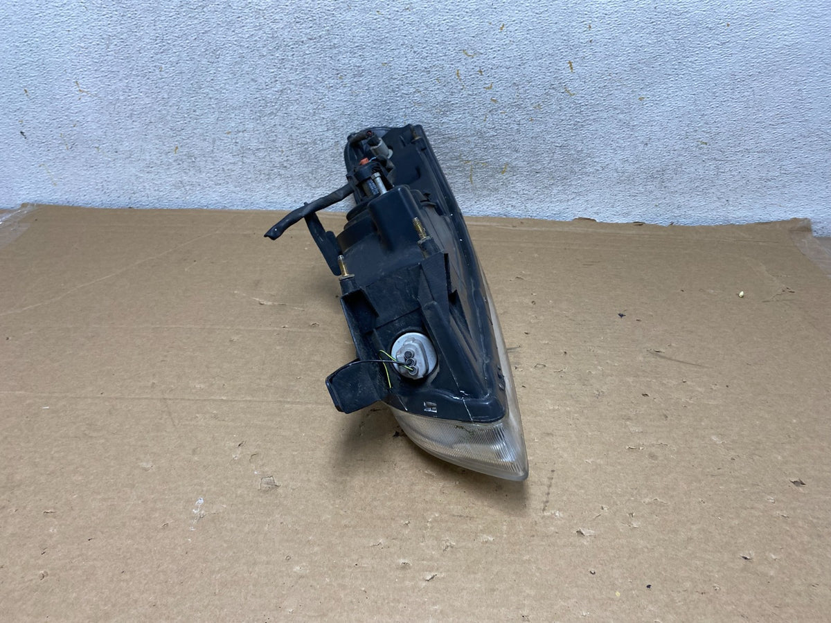 Sedan 2000 2001 Nissan Altima Headlight Right Passenger RH AH8311 DW6