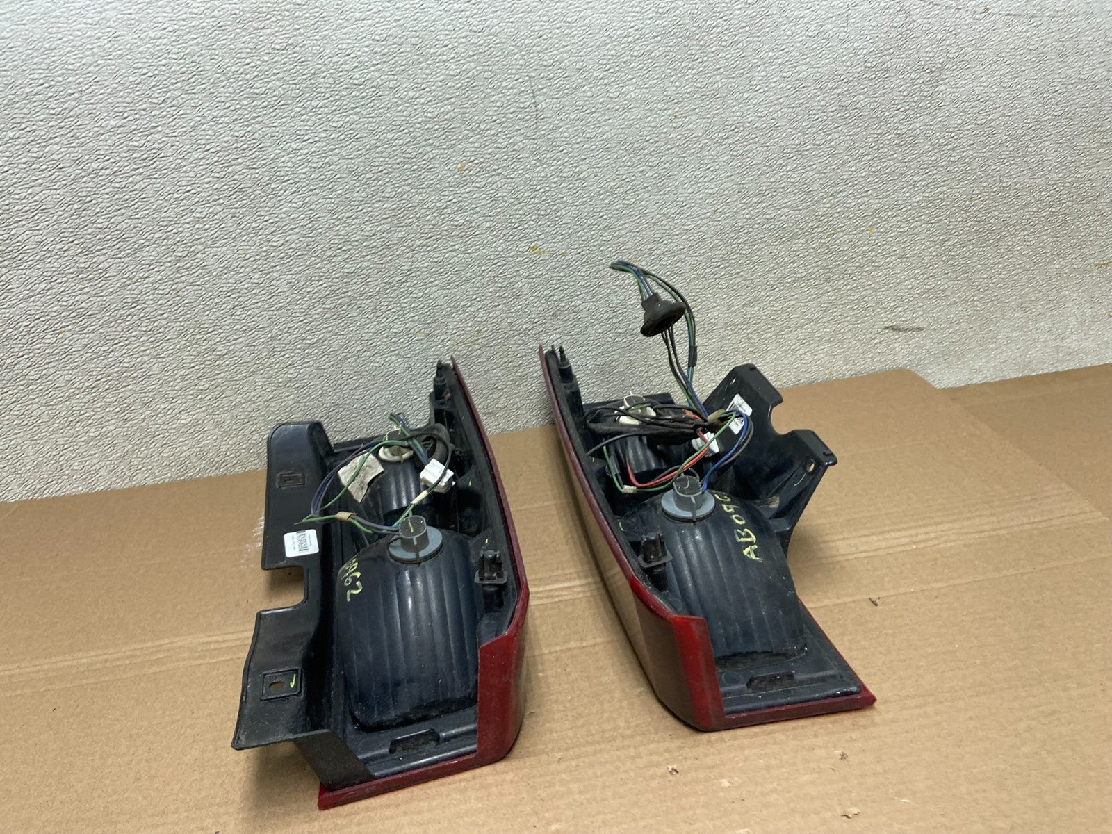 2006 to 2008 Hummer H3 Left+Right Side Tail Lights OEM AB0962 DW9