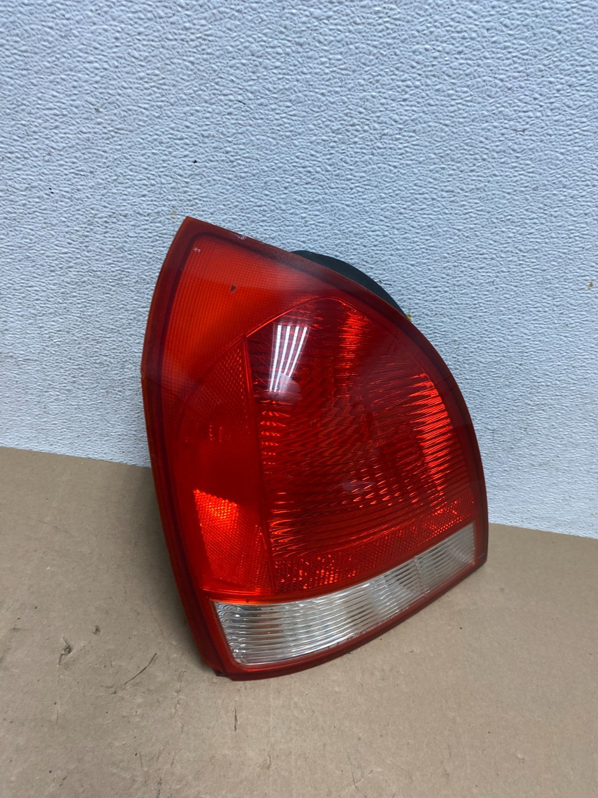 2001-2003 Sedan Hyundai Elantra Left Driver Lh Side Tail Light AE6754 DW2