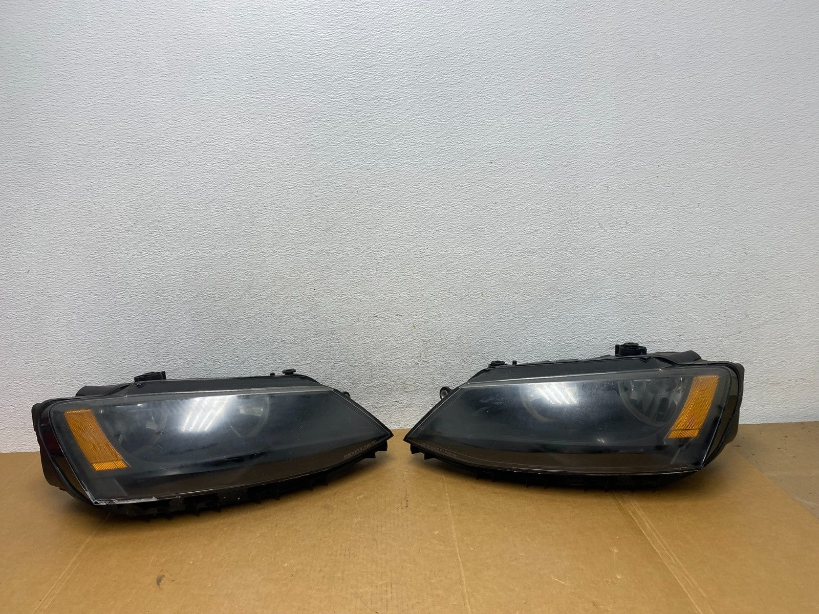 2011 to 2014 Volkswagen Jetta Left+Right Headlights Halogen AD8938 DW0