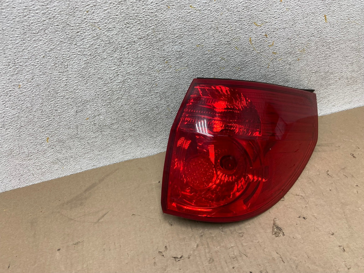 2006 - 2010 Toyota Sienna Right Passenger Side Tail Light AH7610 LK1