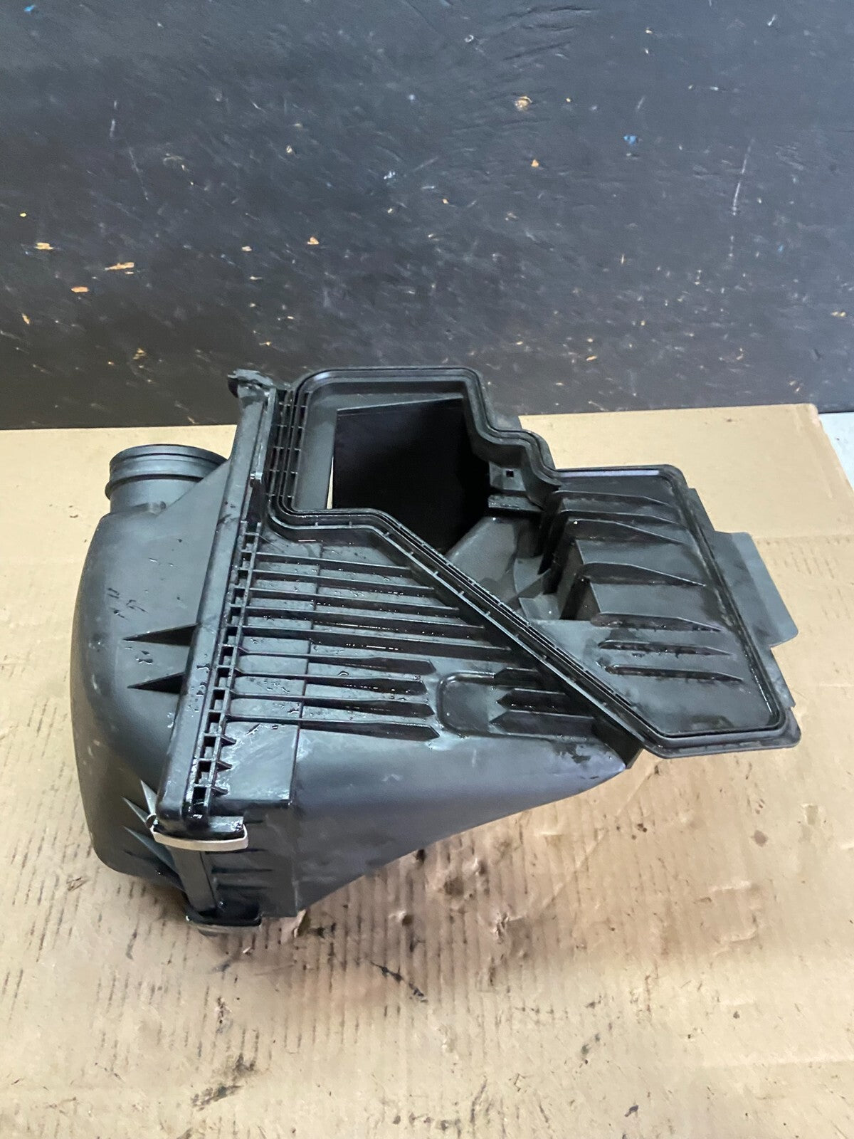 2002 to 2008 BMW 7 E65 E66 750Li 750i Right Side Air Cleaner Intake Box o0594 DG6