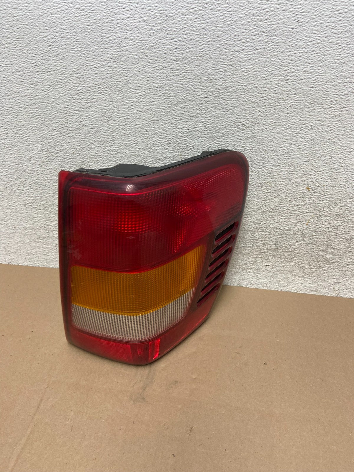 1999-2004 Jeep Grand Cherokee WJ Right Passenger Rh Tail Light AG6580 DW0