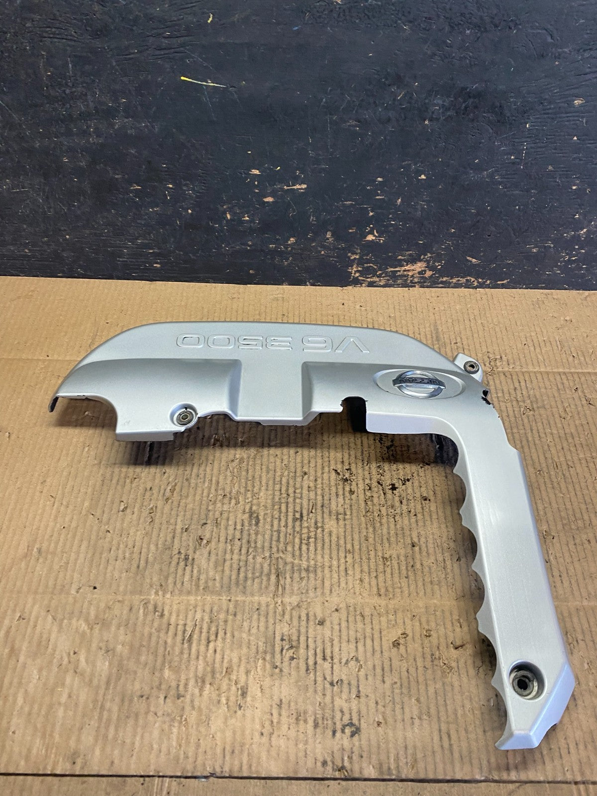 2001 to 2004 Nissan Pathfinder Engine Cover Ornament T6778 DG1