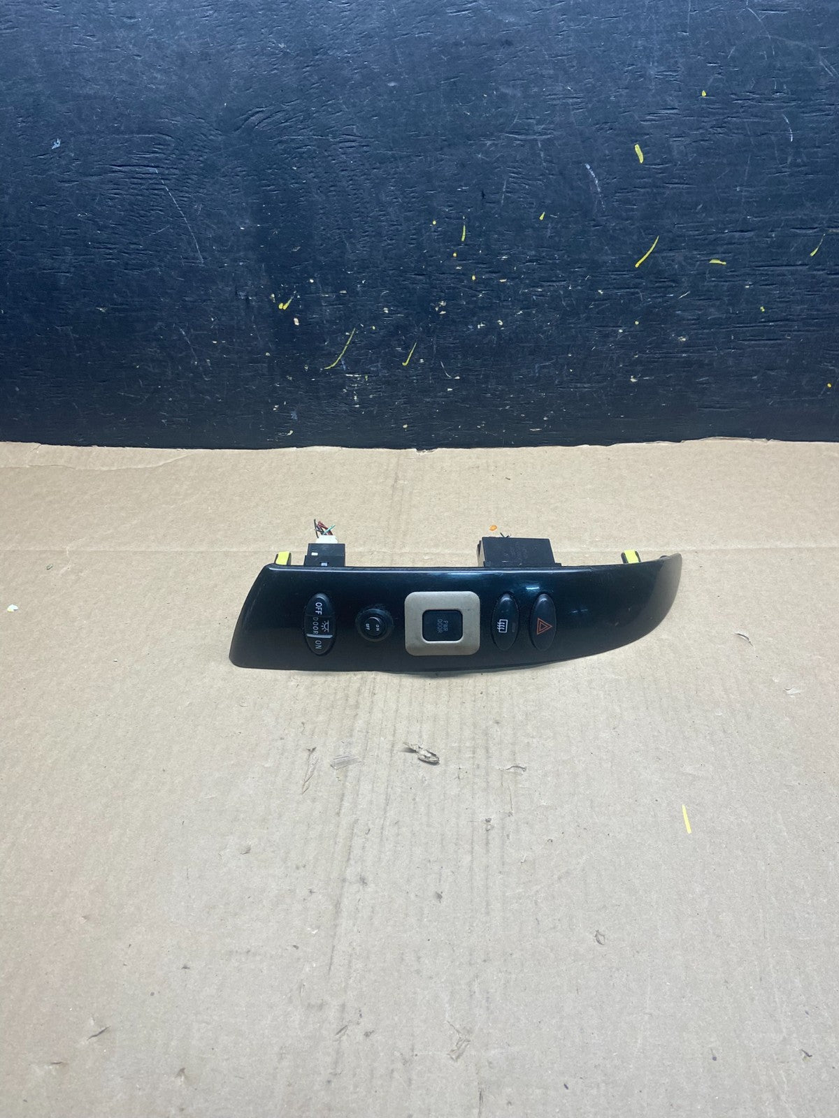 2004 to 2010 Toyota Sienna Left Side Climate Switches Bezel Trim T1882 PS0