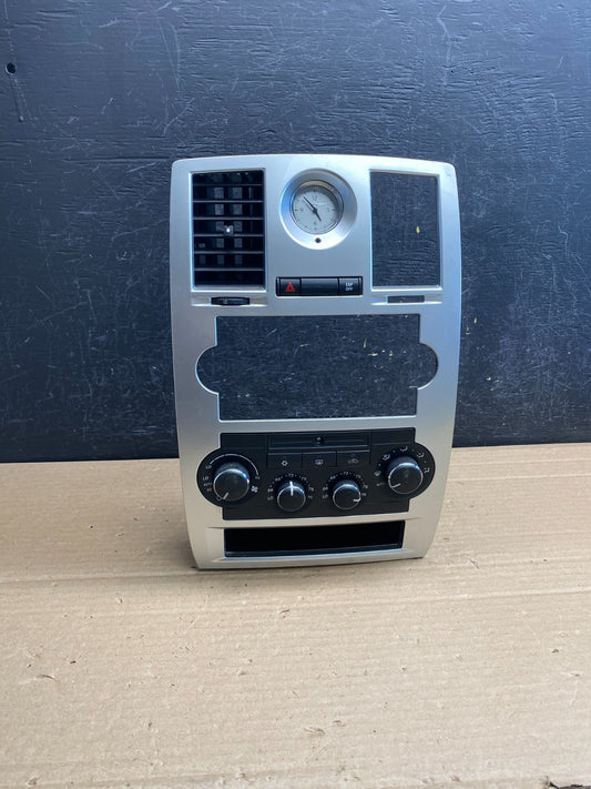 2005 to 2007 Chrysler 300 Dash Heater A/C Climate Control Radio Panel AG0134 DG0