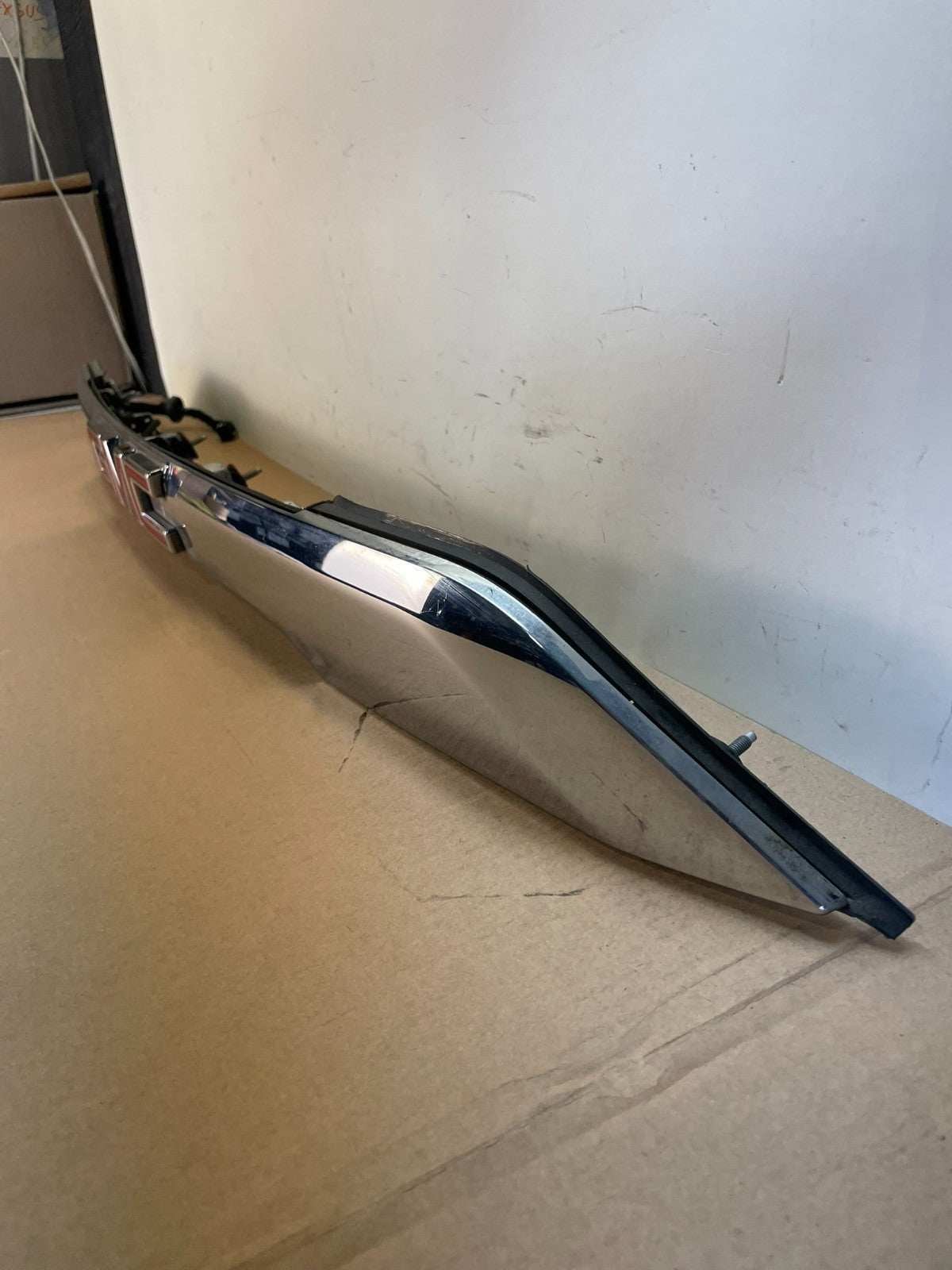 2017-2019 GMC Acadia Chrome Tailgate Rear Finish Molding Back W/Camera AI3890 DG1