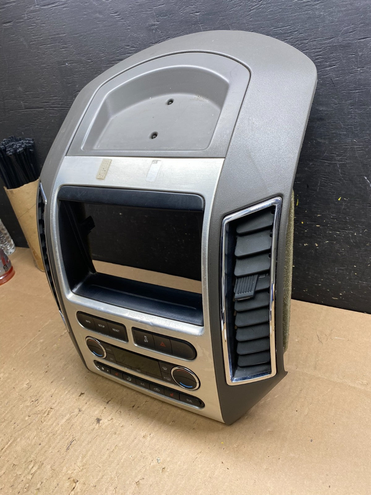 2007 - 2010 Ford Edge Heater Climate Control Radio Control Dash Bezel t4917 DG1