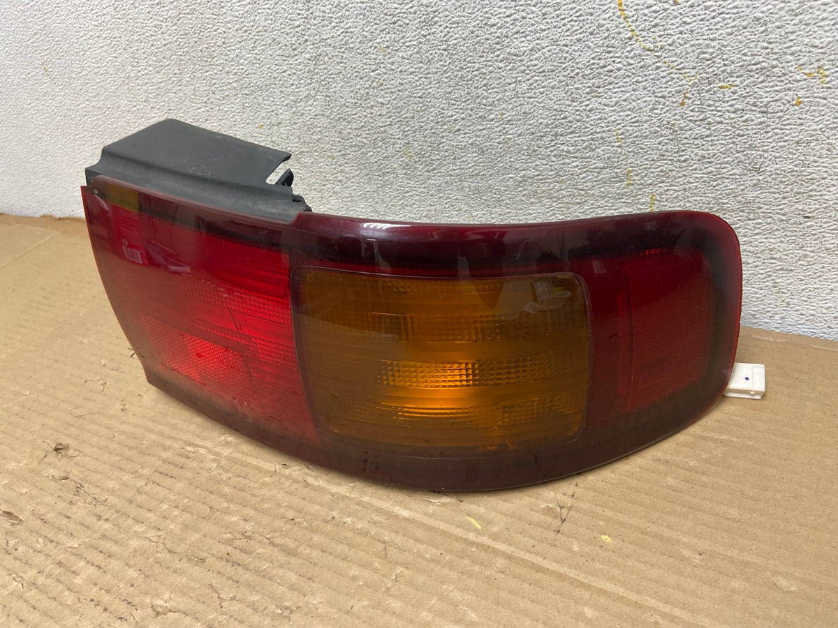 1995 - 1996 Toyota Camry Sedan Right Passenger Tail Light Lamp AH0627 LK2