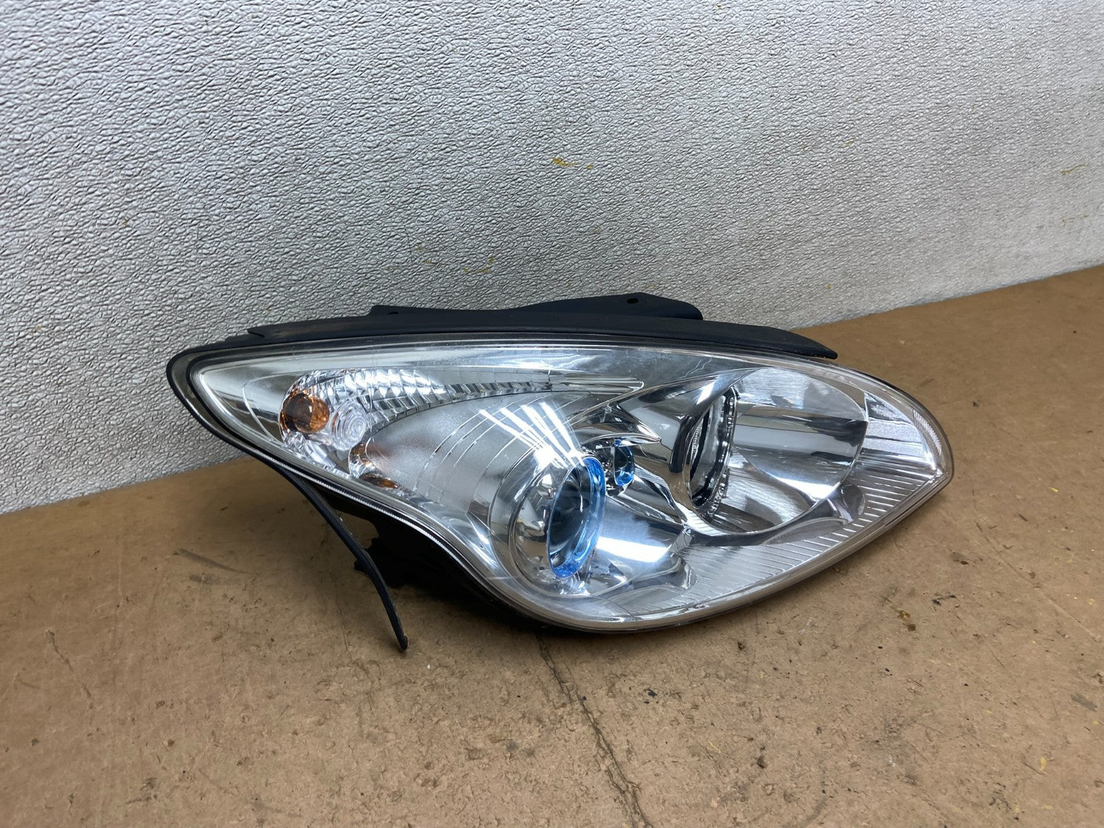 2010 to 2012 Hyundai Elantra Touring Right RH Headlight Halogen Oem X9103 PS2