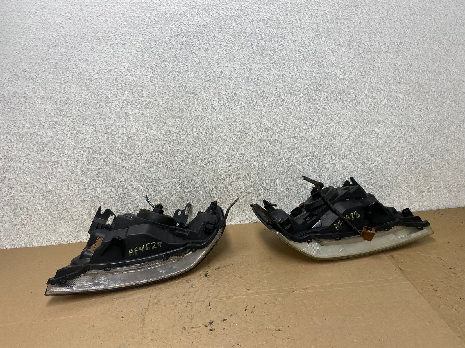 2005 to 2007 Mercury Mariner Left+Right Side Halogen Headlights AF4628 LK7