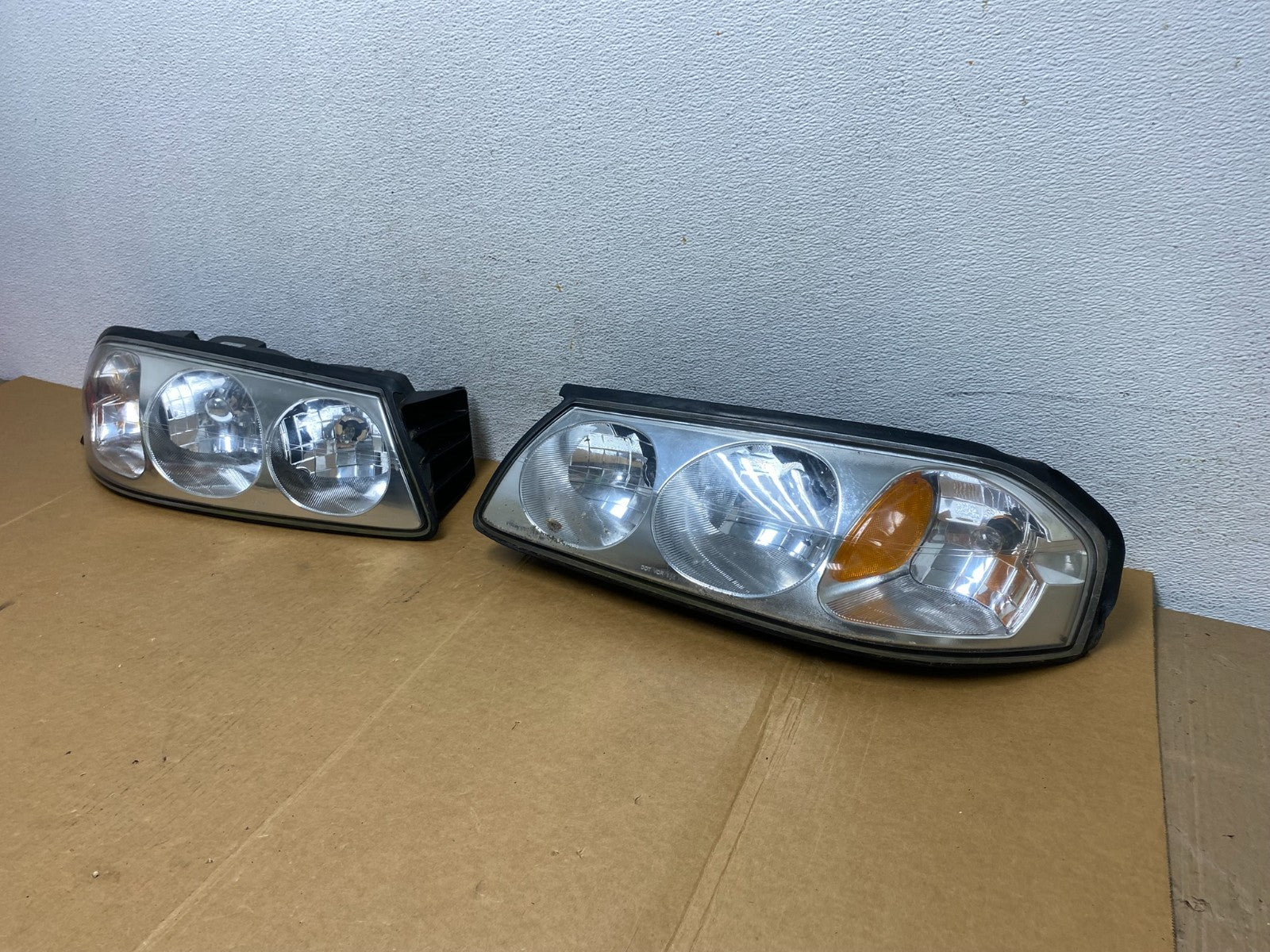 2000-2005 Chevrolet Impala Left+Right Set Headlights Halogen AD8949 DW1