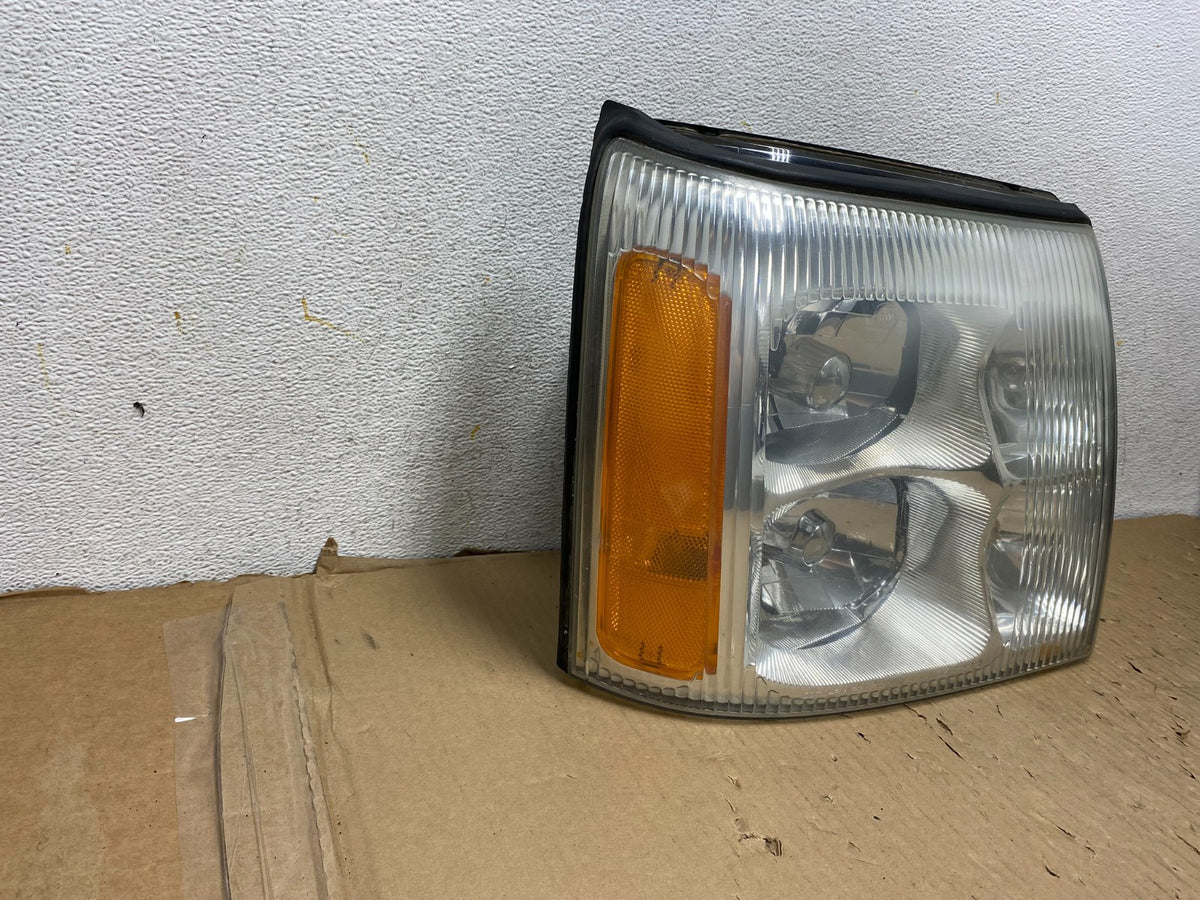 2002-2006 Cadillac Escalade Right Passenger Side Xenon HID Headlight AH28651
