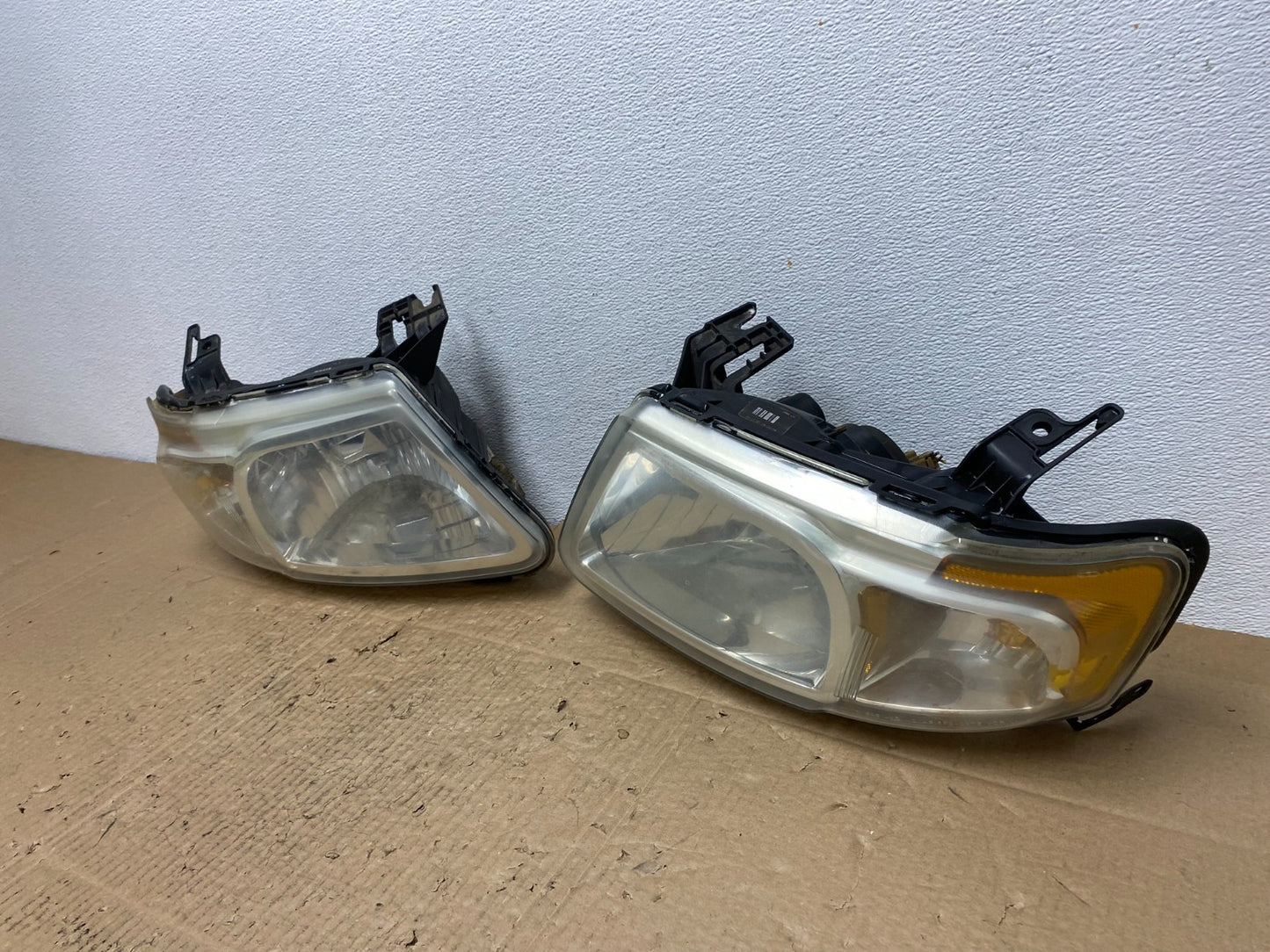 2008 to 2011 Mazda Tribute Left+Right Headlights Oem AC4005 DW1