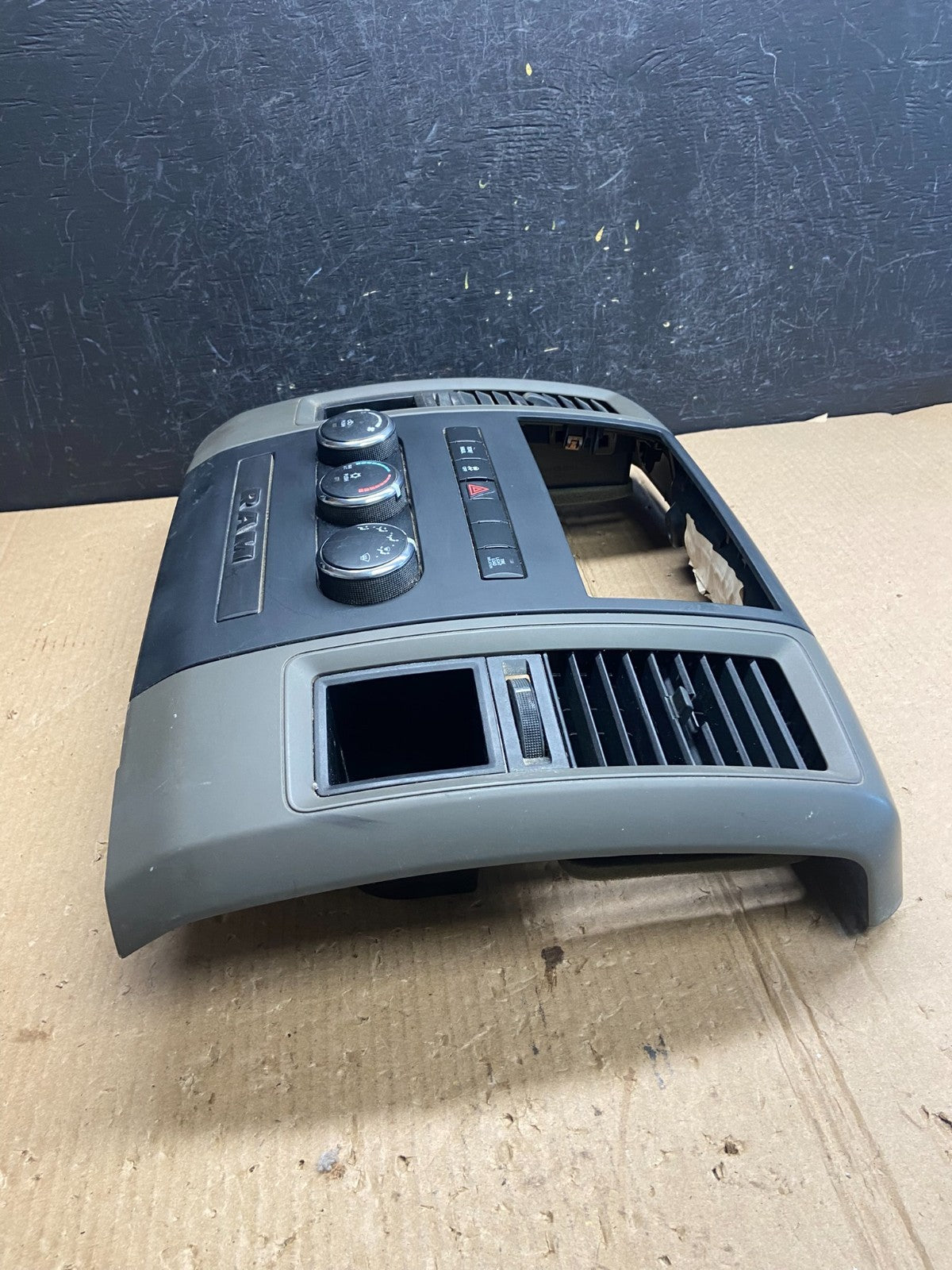 2009 to 2012 Dodge Ram 2500 Center Dash Radio Screen Climate Panel AE3861 DG2