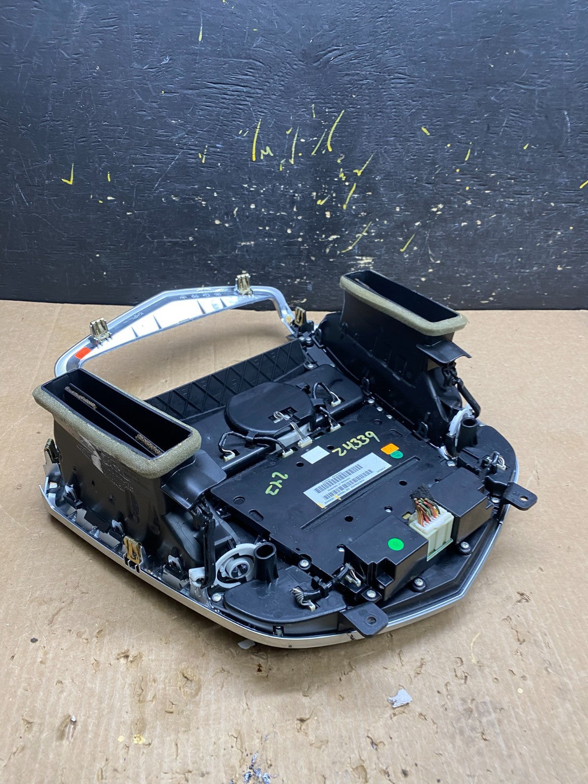 2011-2012 Cadillac SRX A/C Heater Radio Climate Control Panel Bezel OEM Z4339 DG3