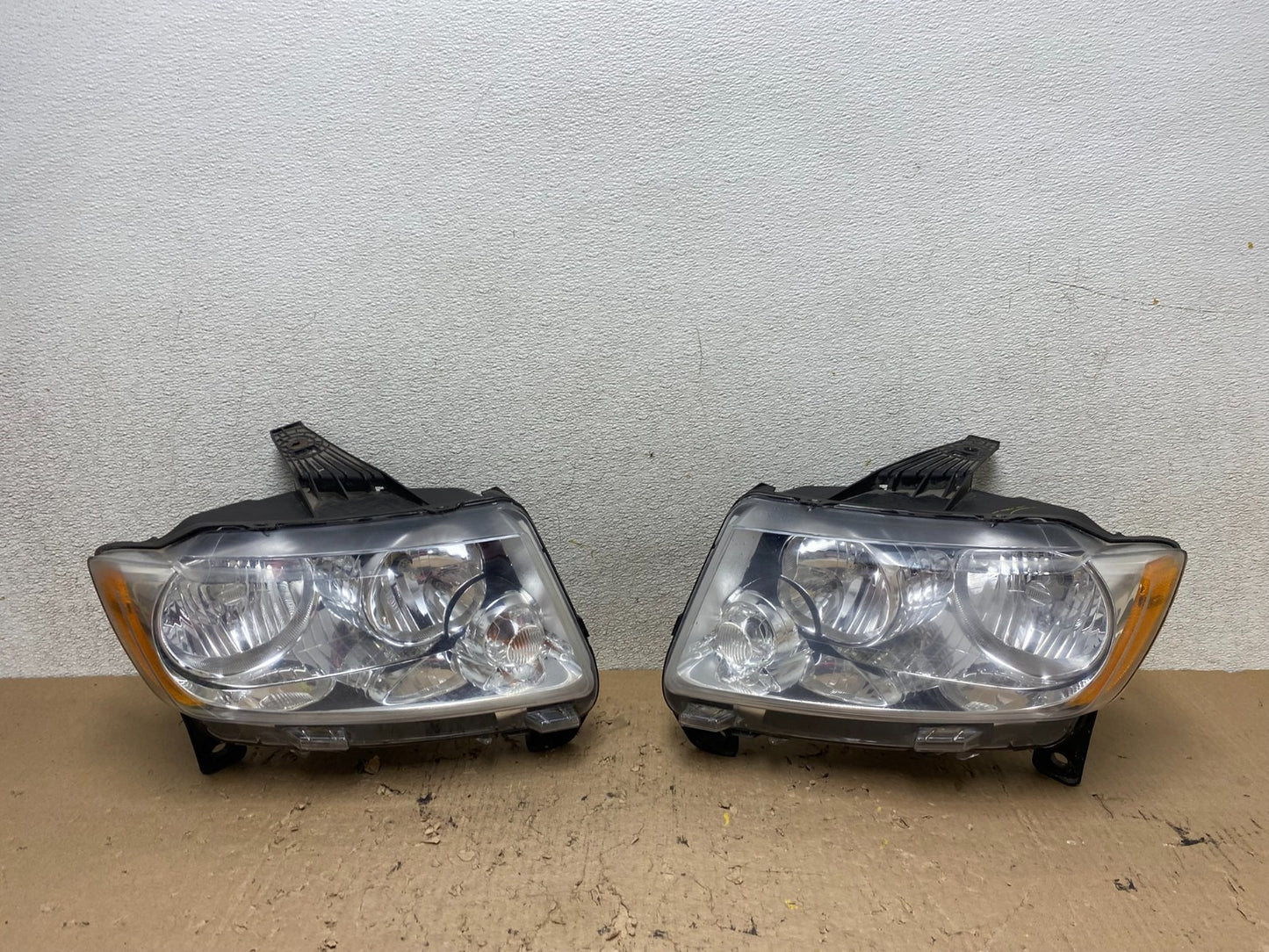 2011-2013 Jeep Grand Cherokee Left+Right Halogen Headlights R9993 DW0