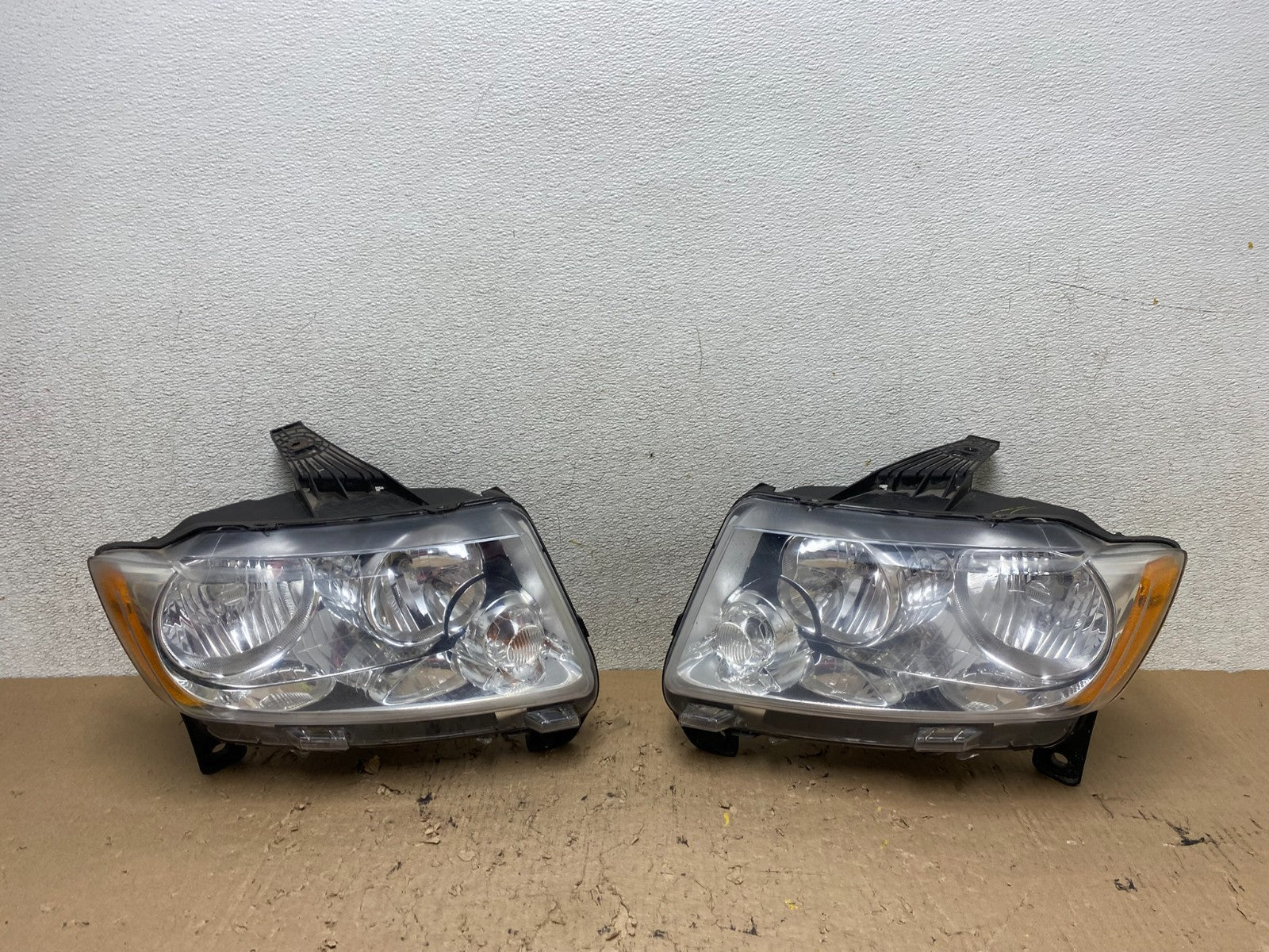 2011-2013 Jeep Grand Cherokee Left+Right Halogen Headlights R9993 DW0