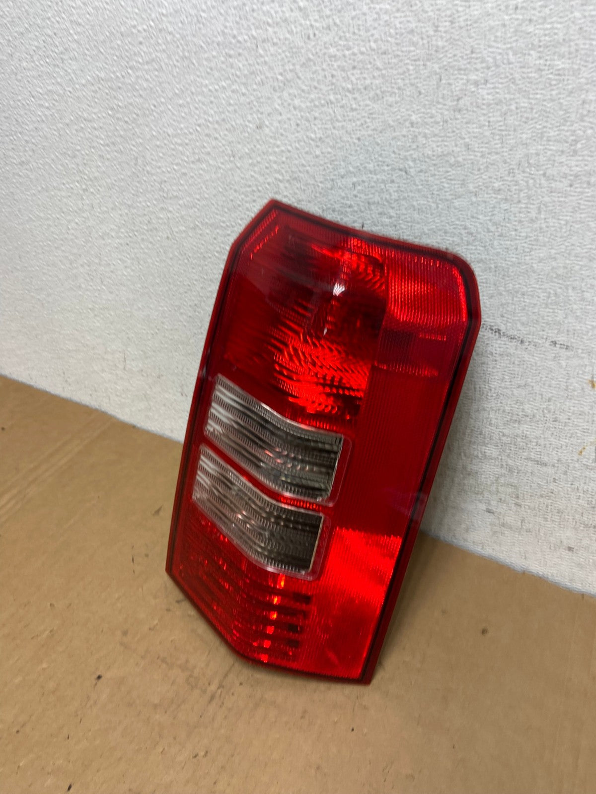2008-2016 Jeep Patriot Right Passenger Rh Side Tail Light AD2736 LK1
