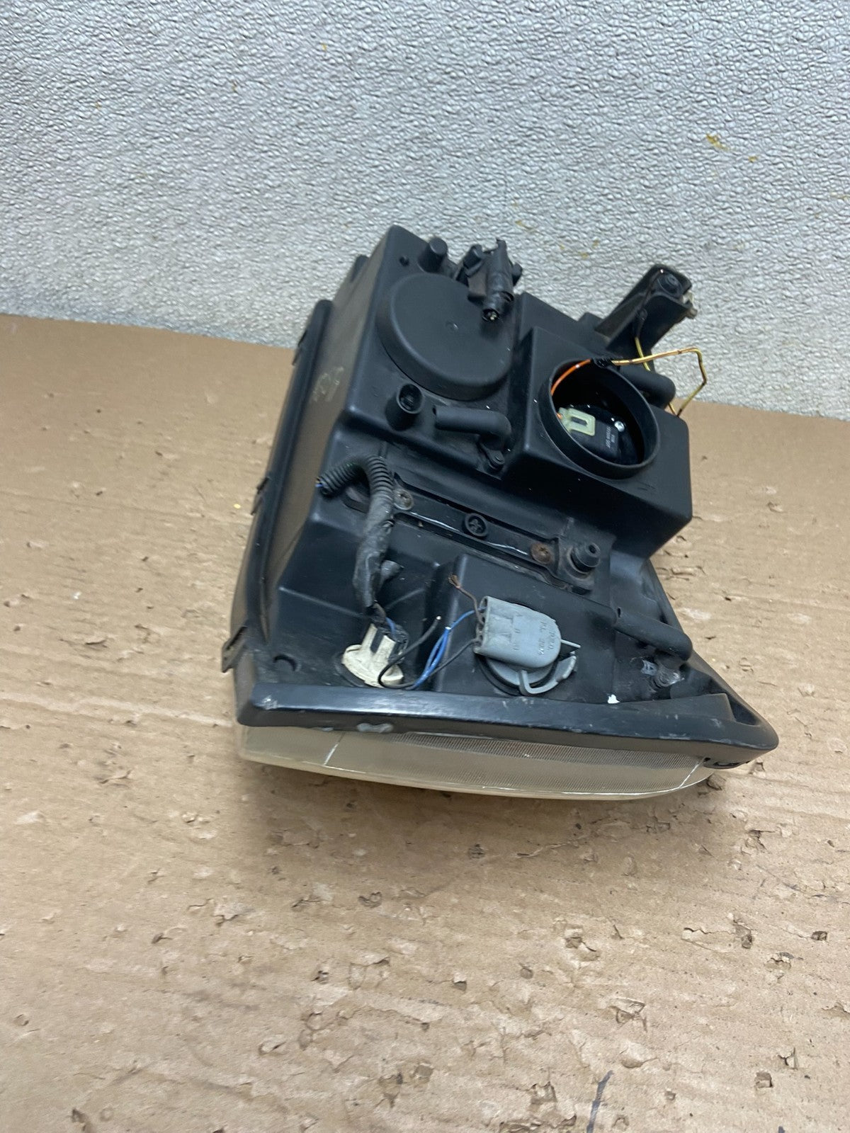 2002 to 2009 Gmc Envoy Right Passenger RH Side Headlight Halogen AB1597 DW7