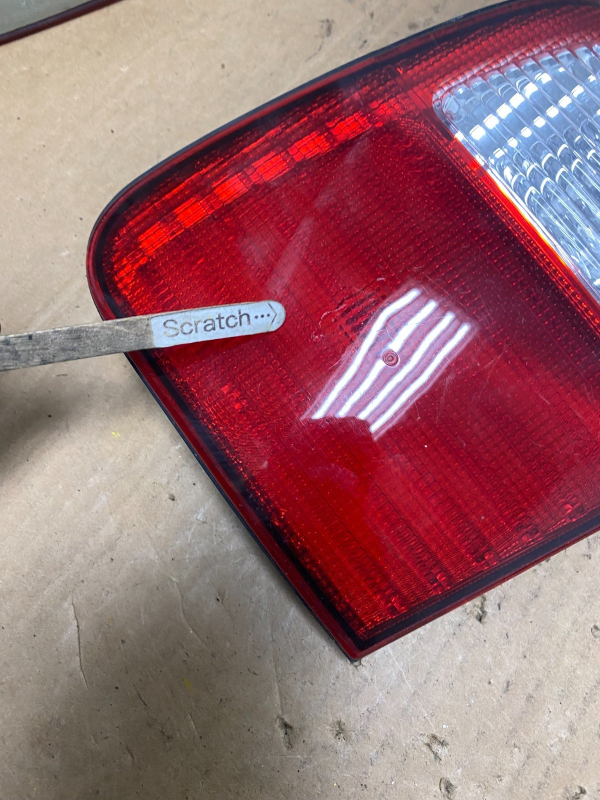 2001 2002 Subaru Forester Right Passenger RH Inner Lid Tail Light Oem Q7526 DW3