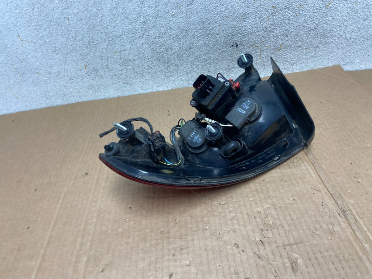2001-2006 Dodge Stratus Left Driver LH Side Tail Light AI4574 DW5