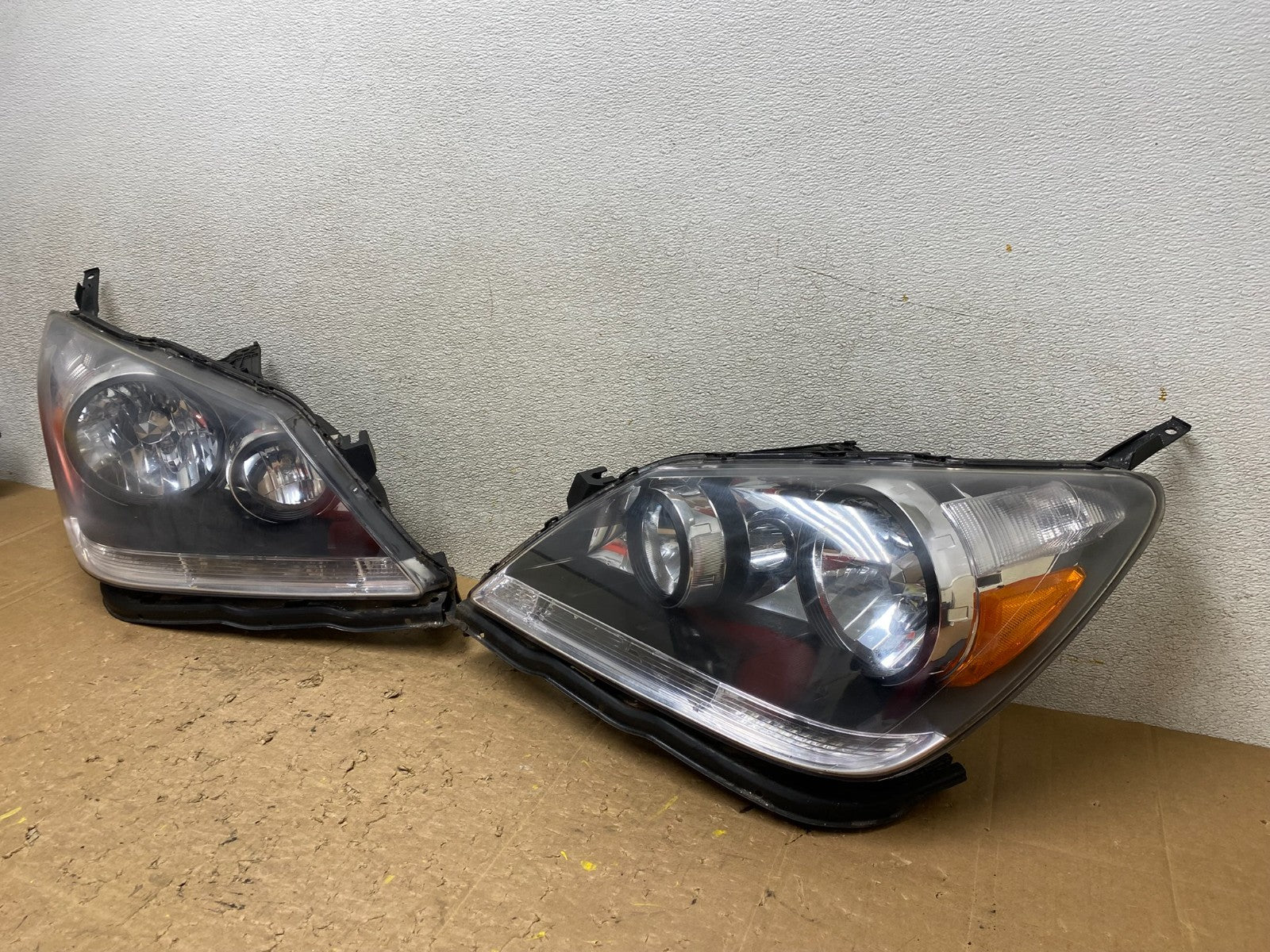 2005 2006 2007 Honda Odyssey Left+Right Set Halogen Headlights V8206 DW1