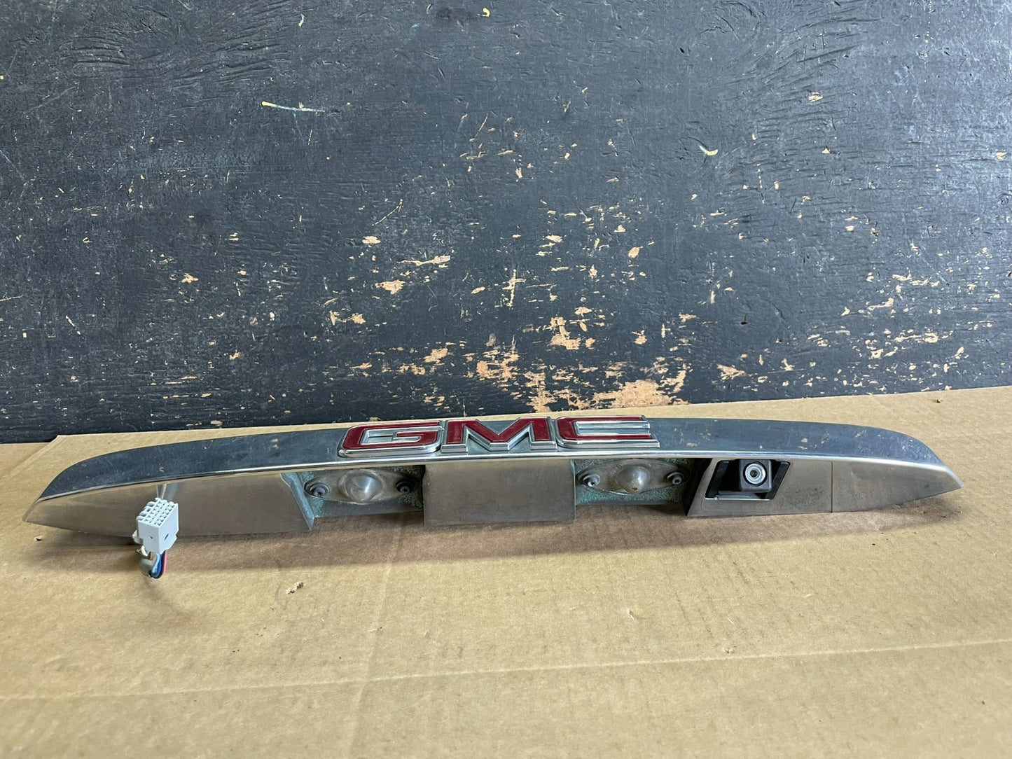 2007-2012 GMC Acadia Chrome Tailgate Rear Finish Molding Back W/Camera aa8963 DG3