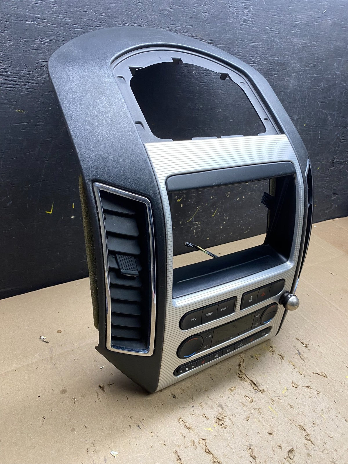 2007 - 2010 Ford Edge Heater Climate Control Radio Control Dash Bezel u5146 DG1