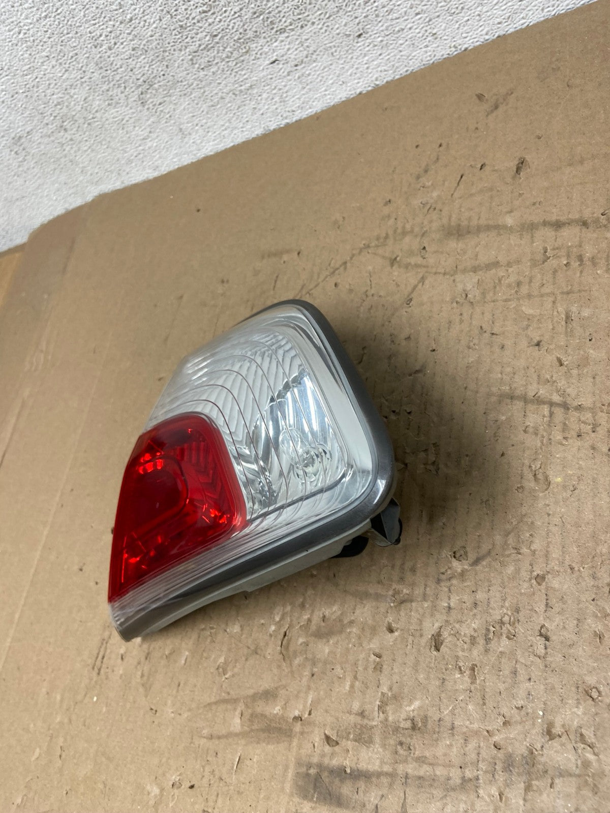 2013 to 2016 Nissan Pathfinder Right Passenger Inner Tail light AD7831 LK2