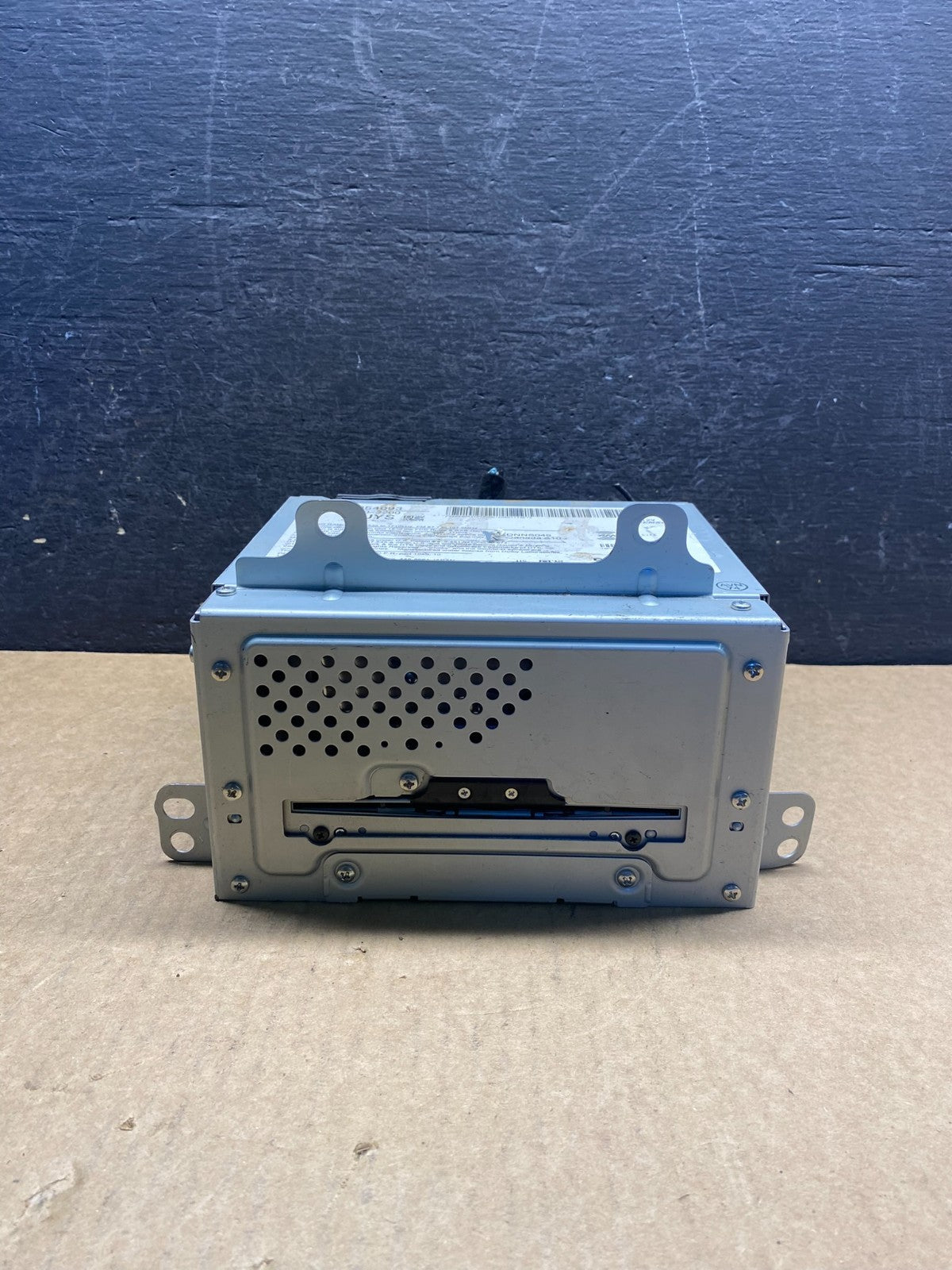 2010 to 2012 Cadillac SRX AM/FM/CD/MP3 Radio Head Unit Receiver AG6049 DG0