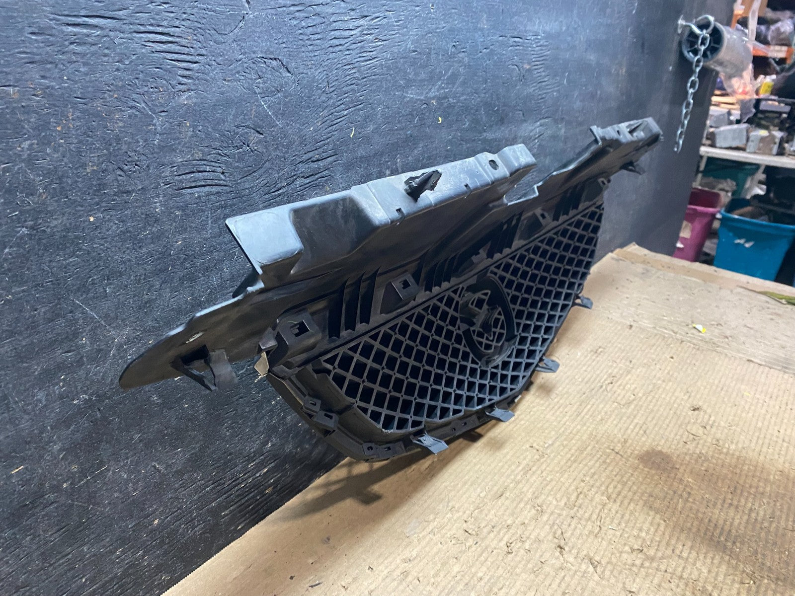 2002 2003 Mazda MPV Front Upper Grille Grill Oem v9305 DG9