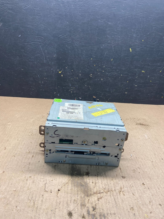 2004 2005 Nissan Armada QX56 Radio Stereo Audio CD Player Receiver Q9176  DG0