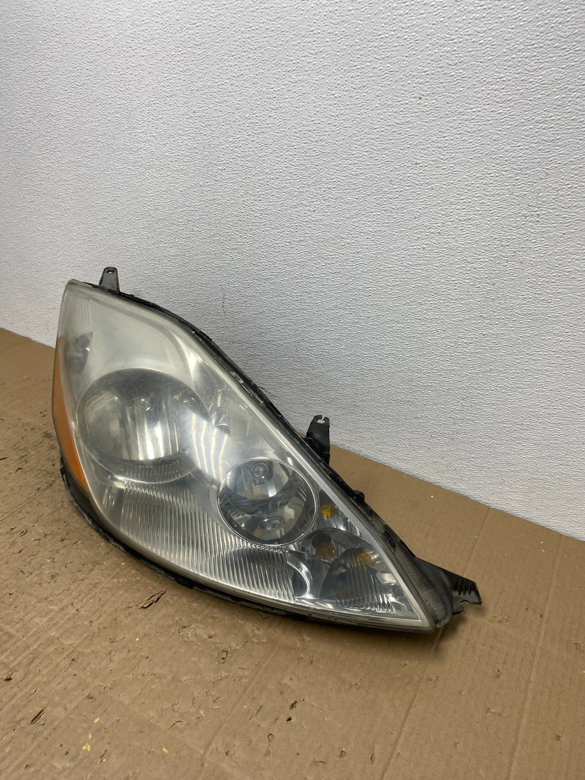 2006 to 2010 Toyota Sienna Right Passenger Rh Side Headlight Halogen AC0155 DW1