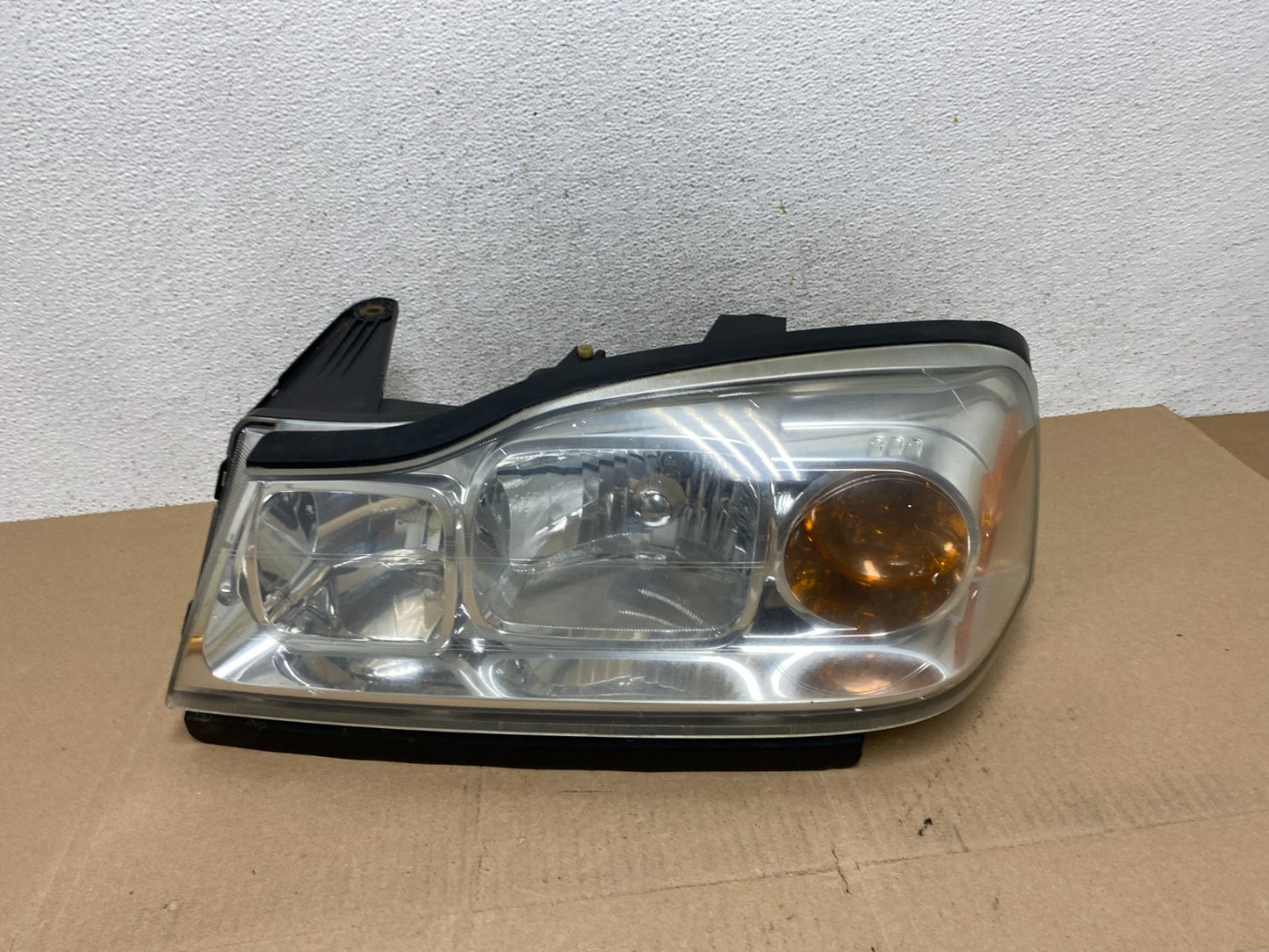 2006 to 2007 Saturn Vue Headlight Left Driver LH Side Halogen AE6641 DW0