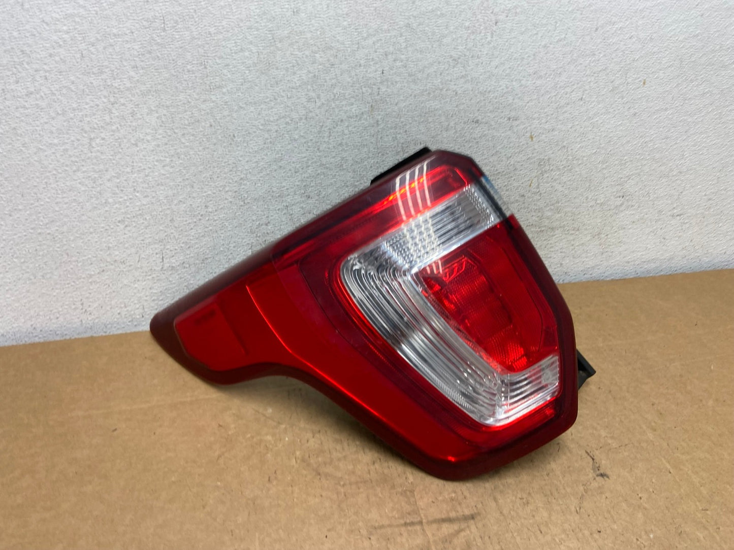 2016 to 2019 Ford Explorer Left Driver Lh Side Tail light AD6197 LK2